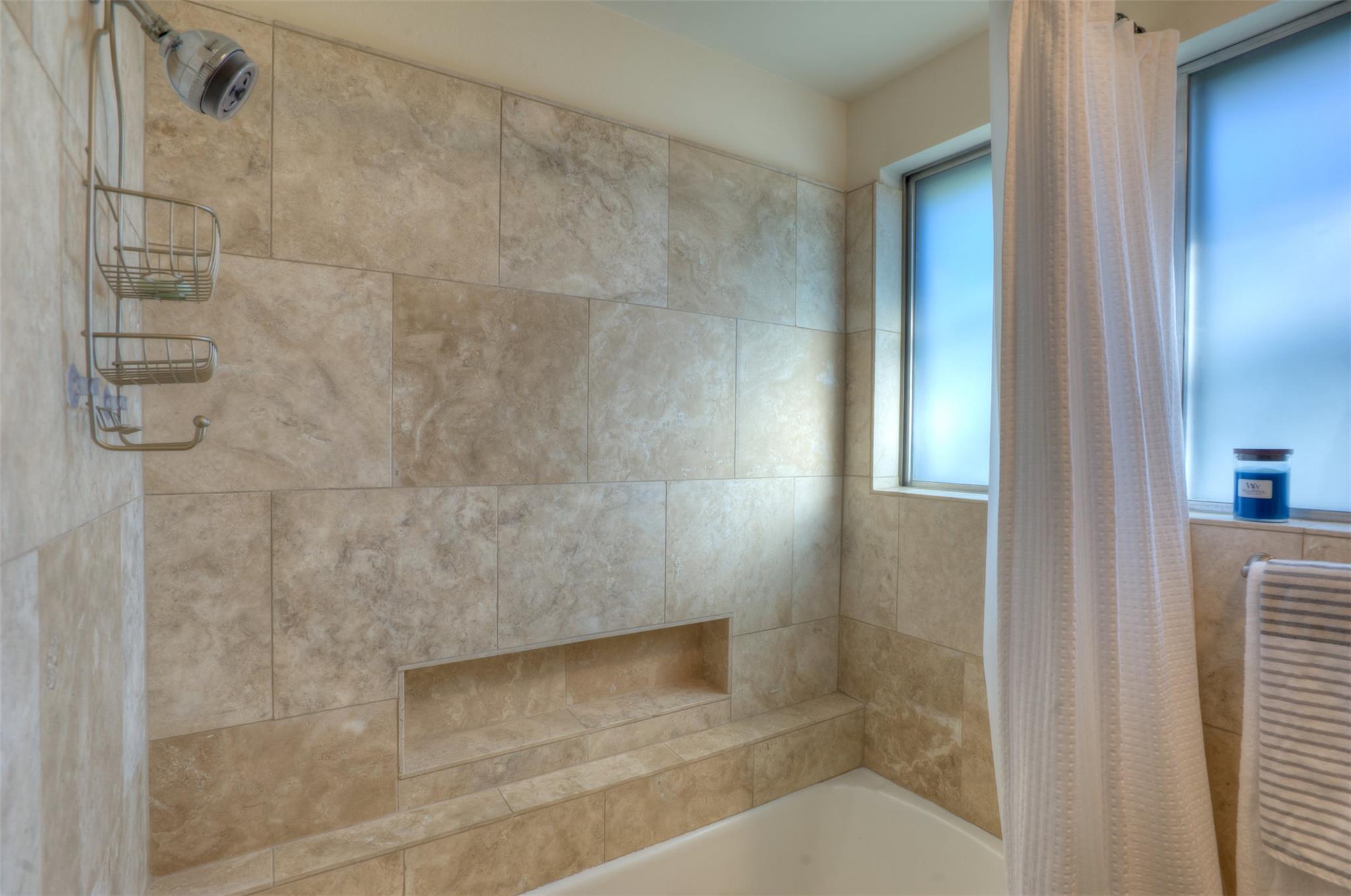 2400 Jarratt Ave #b Property Photo 9