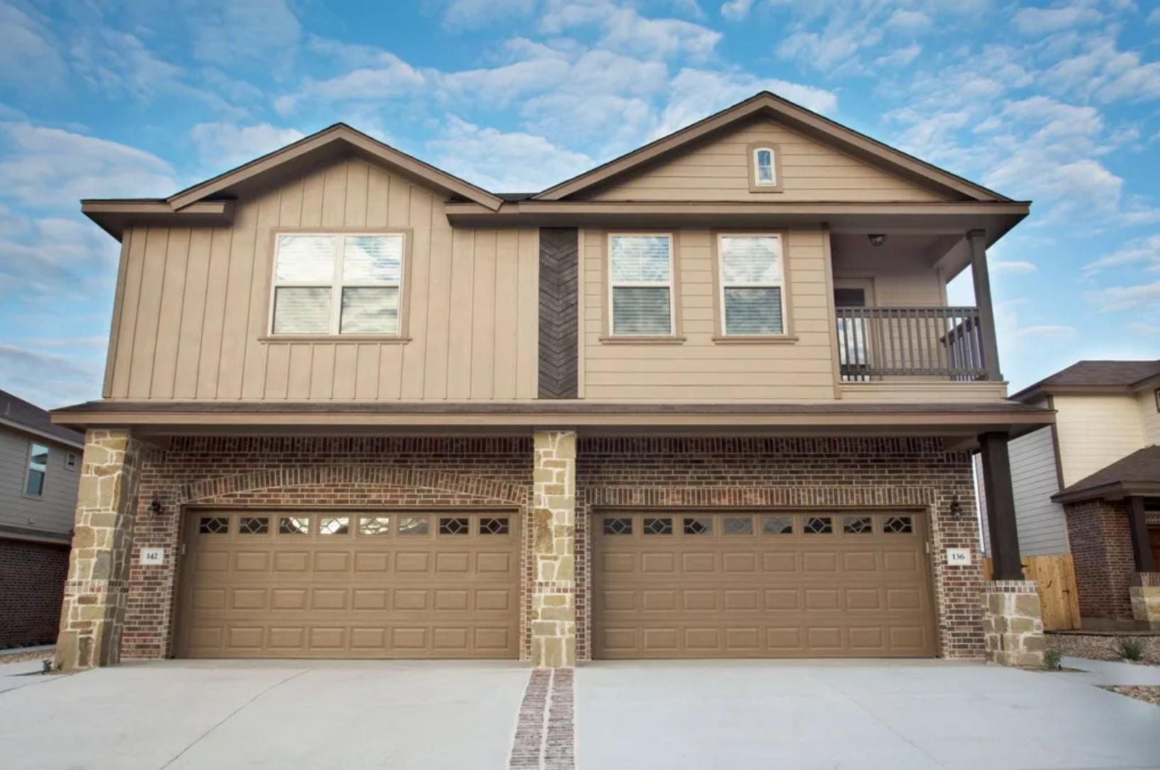 136 & 142 Lakeview Ct