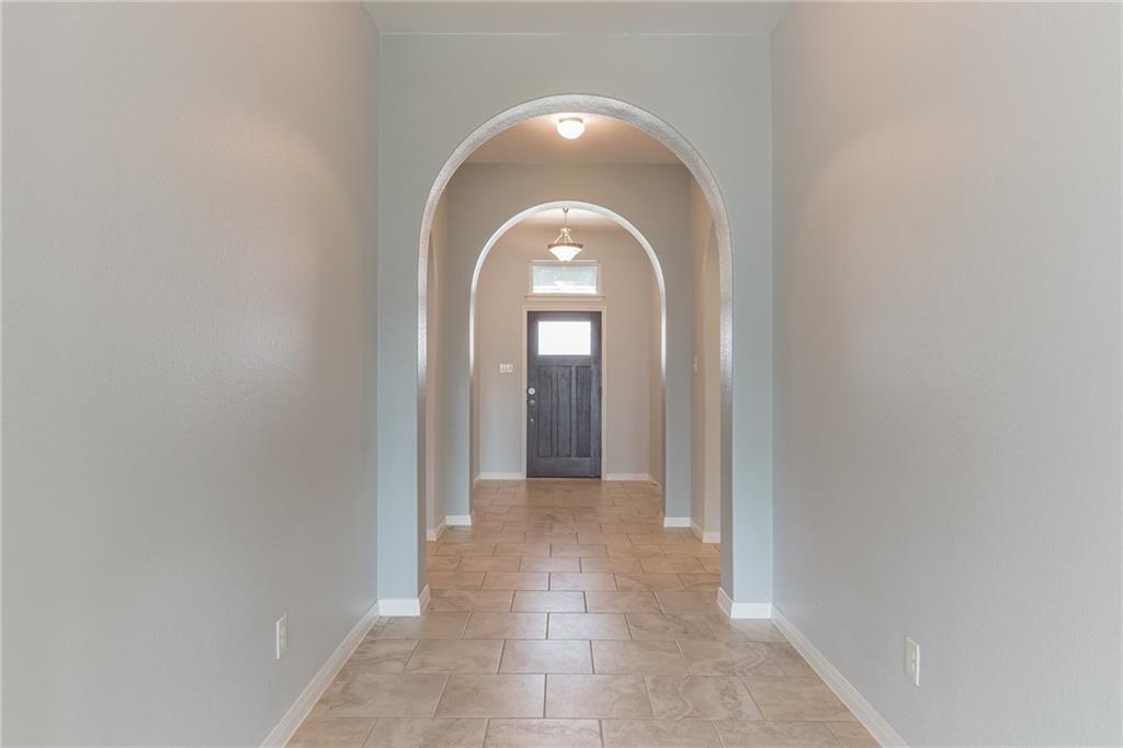 320 Lightcliff St Property Photo 2