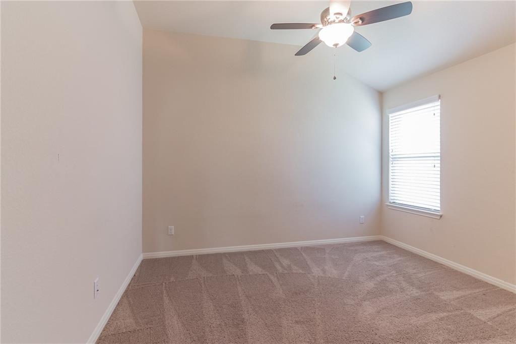 320 Lightcliff St Property Photo 3