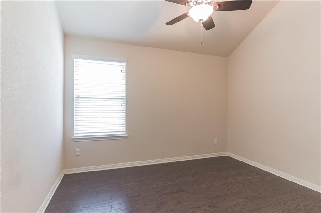 320 Lightcliff St Property Photo 5