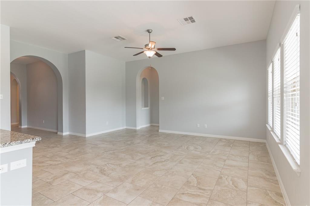 320 Lightcliff St Property Photo 15