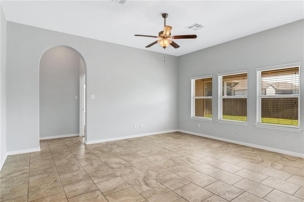 320 Lightcliff St Property Photo 17