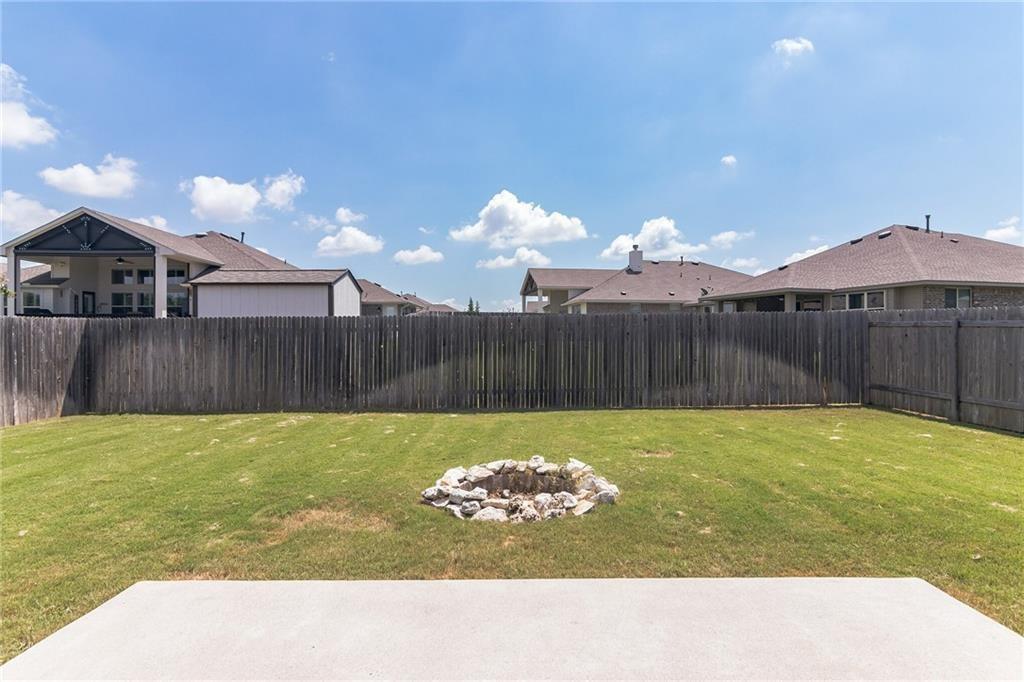 320 Lightcliff St Property Photo 25