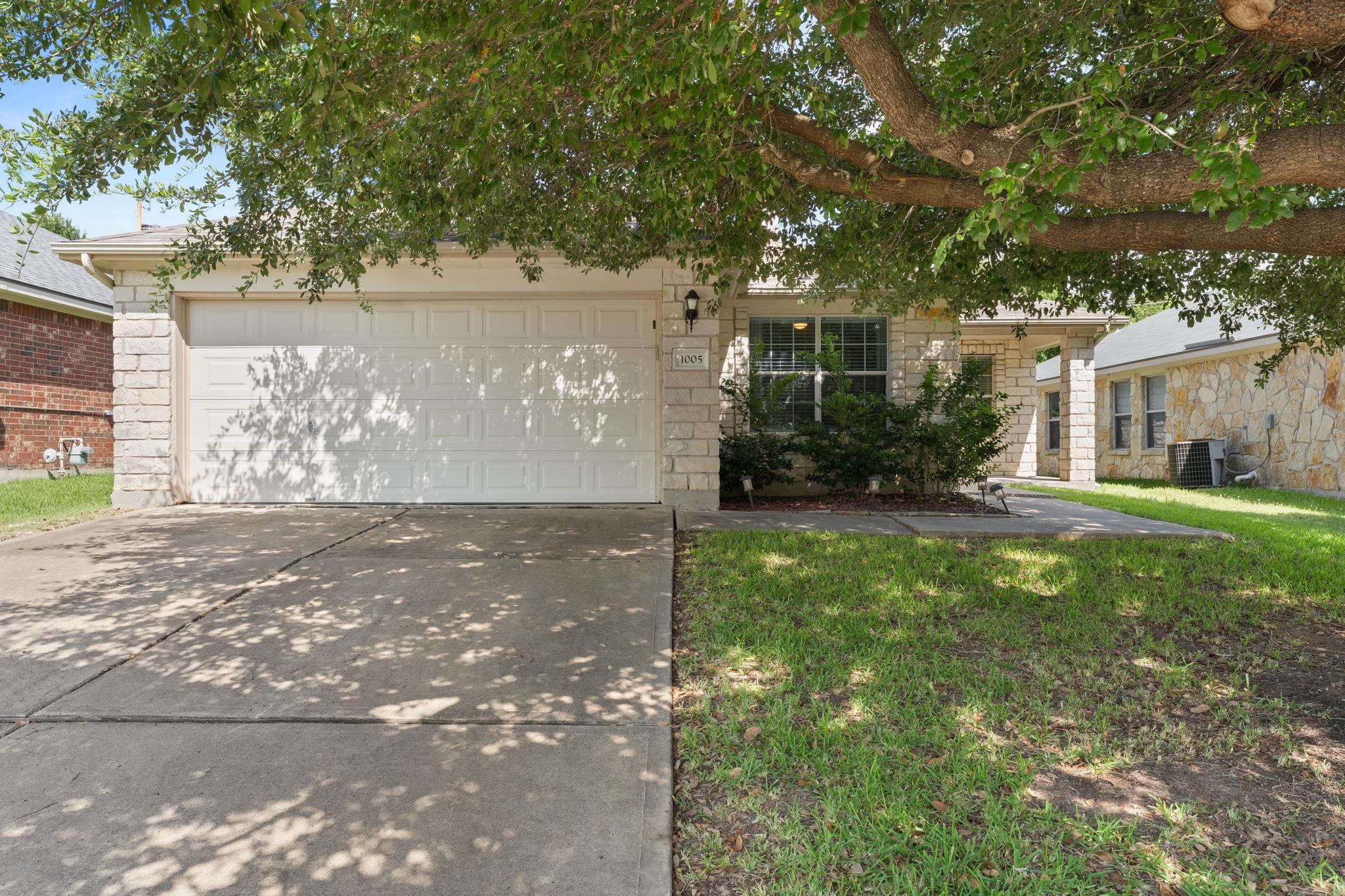 1005 Blackburn Pl Property Photo 1
