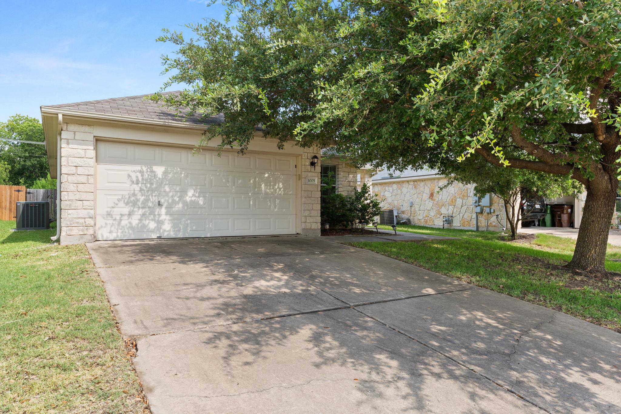 1005 Blackburn Pl Property Photo 2