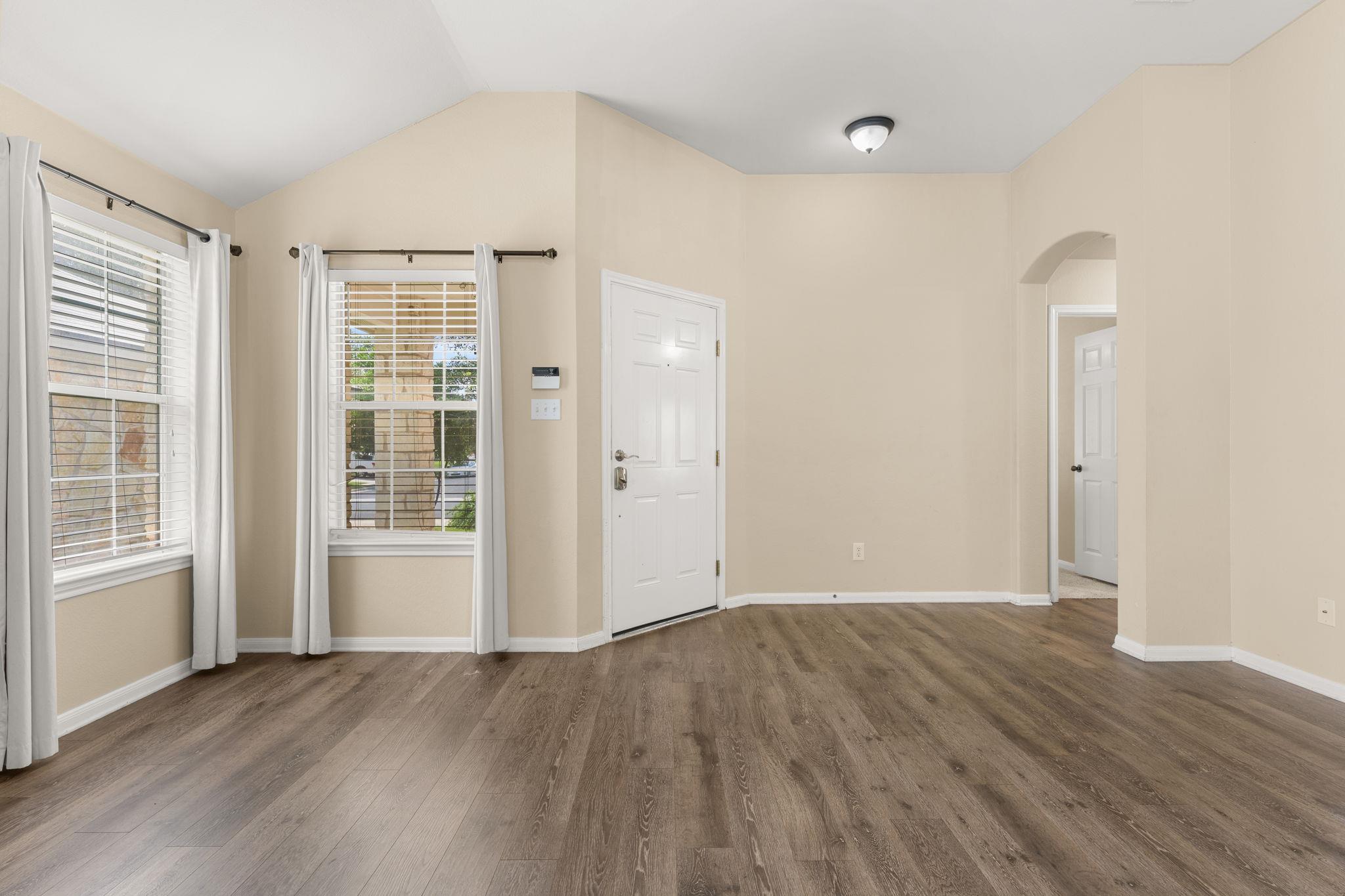 1005 Blackburn Pl Property Photo 4