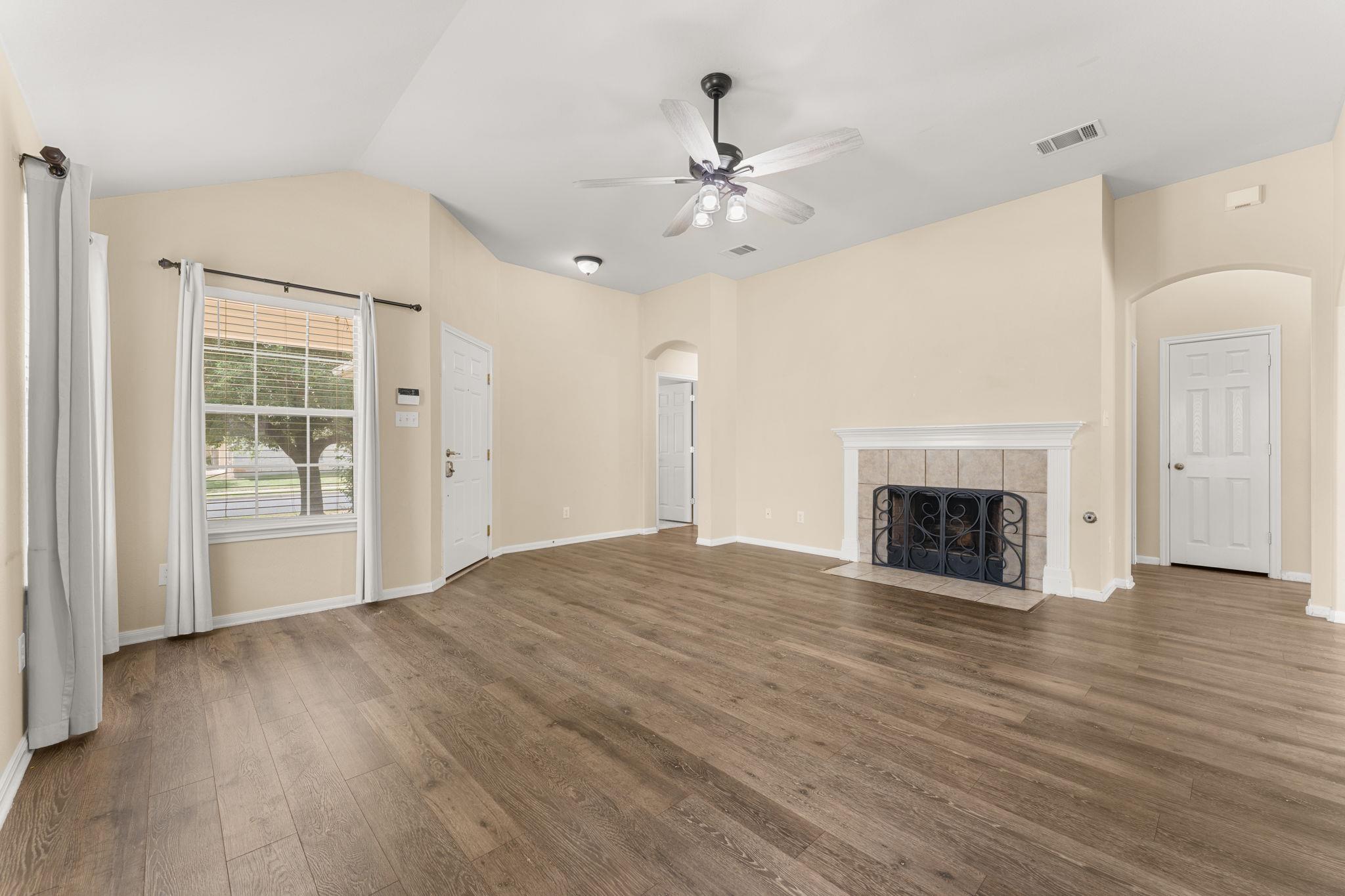 1005 Blackburn Pl Property Photo 6