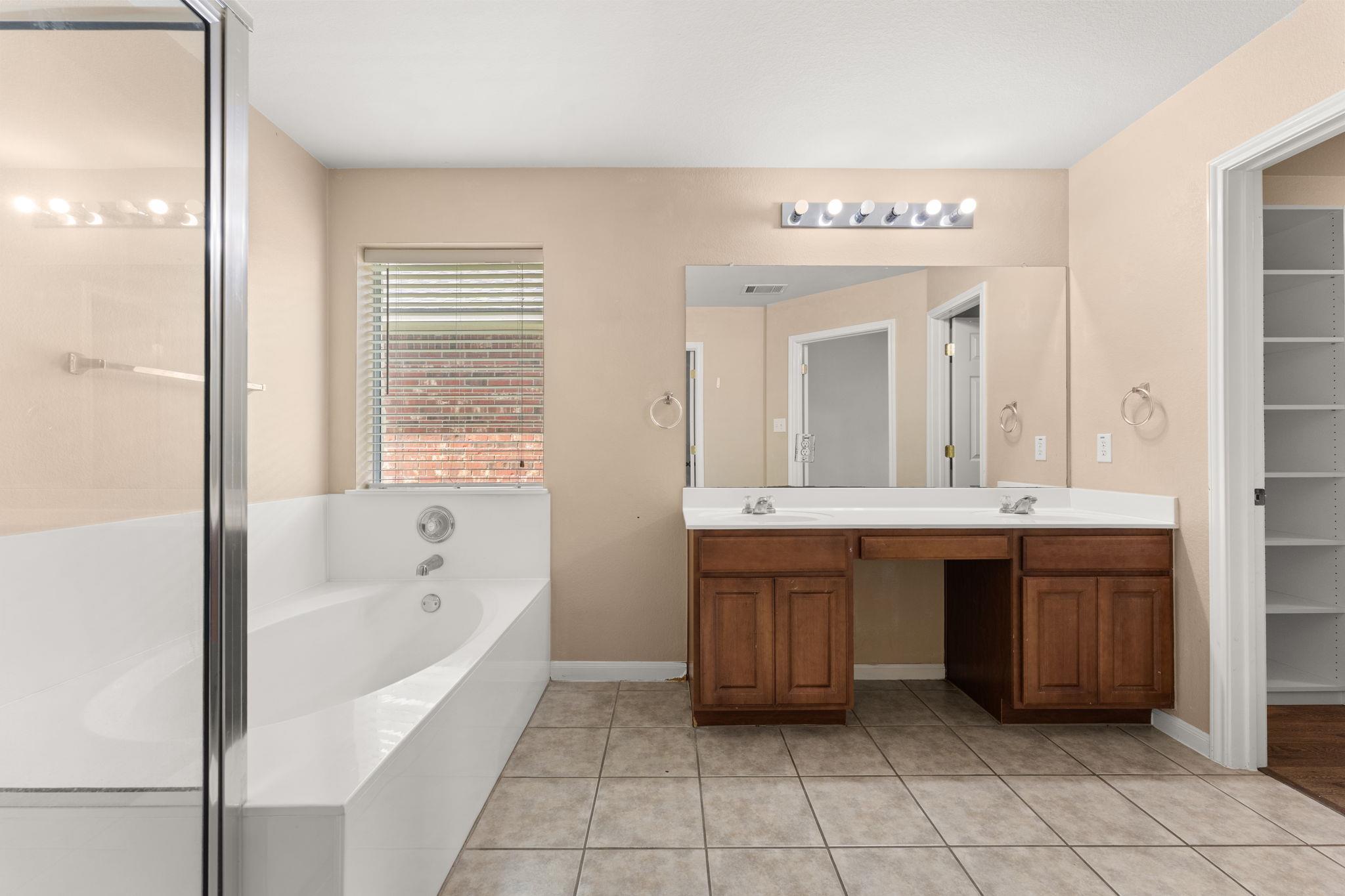 1005 Blackburn Pl Property Photo 20
