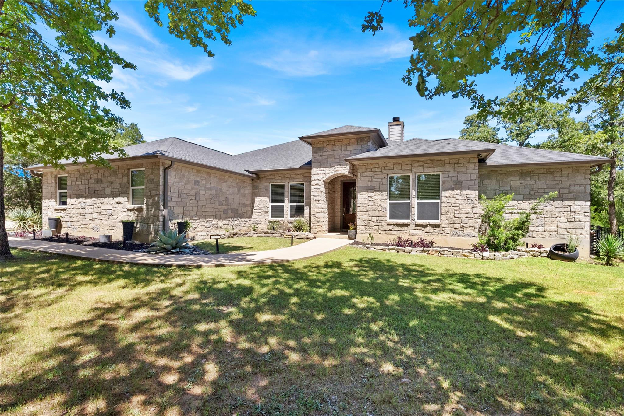 184 Arbors Cir Property Photo