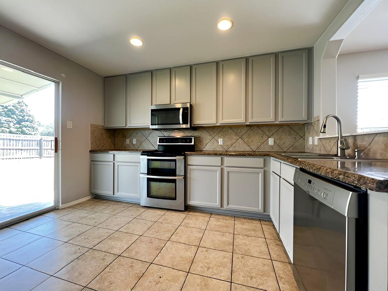 100 Magpie Goose Ln Property Photo 8