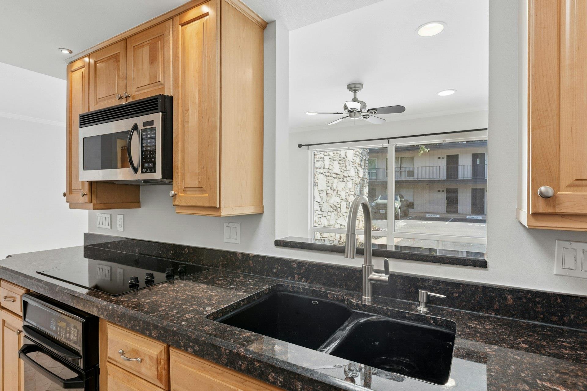 500 E Riverside Dr #114 Property Photo 8