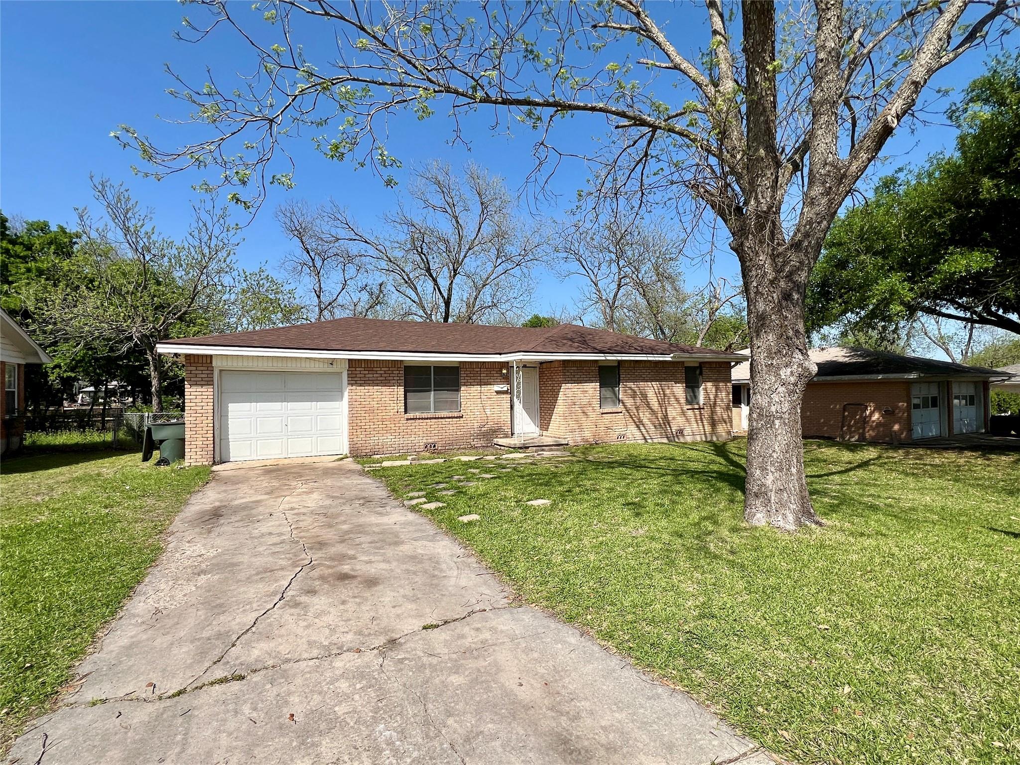 1504 E Central Ave Property Photo 1