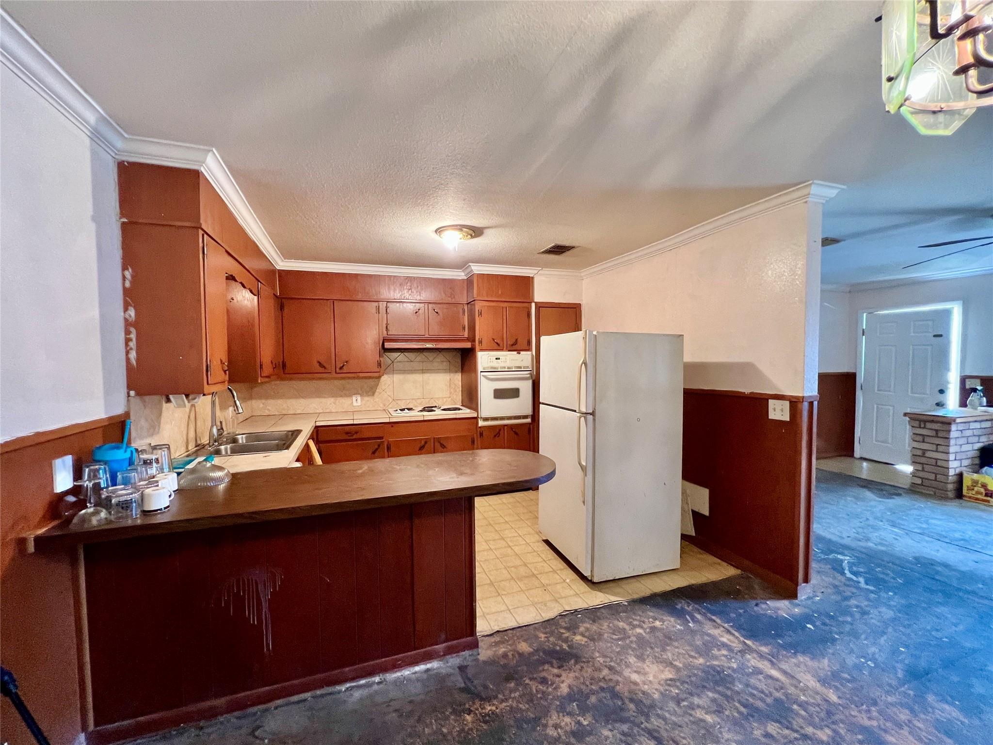 1504 E Central Ave Property Photo 5