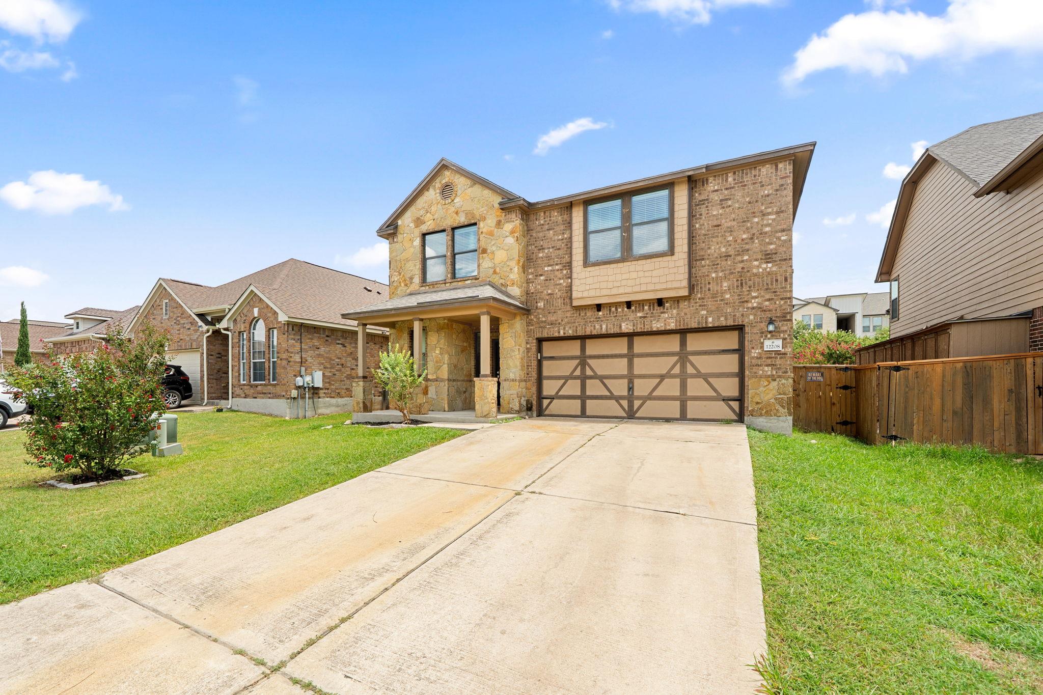 12208 Pecangate Way Property Photo 3