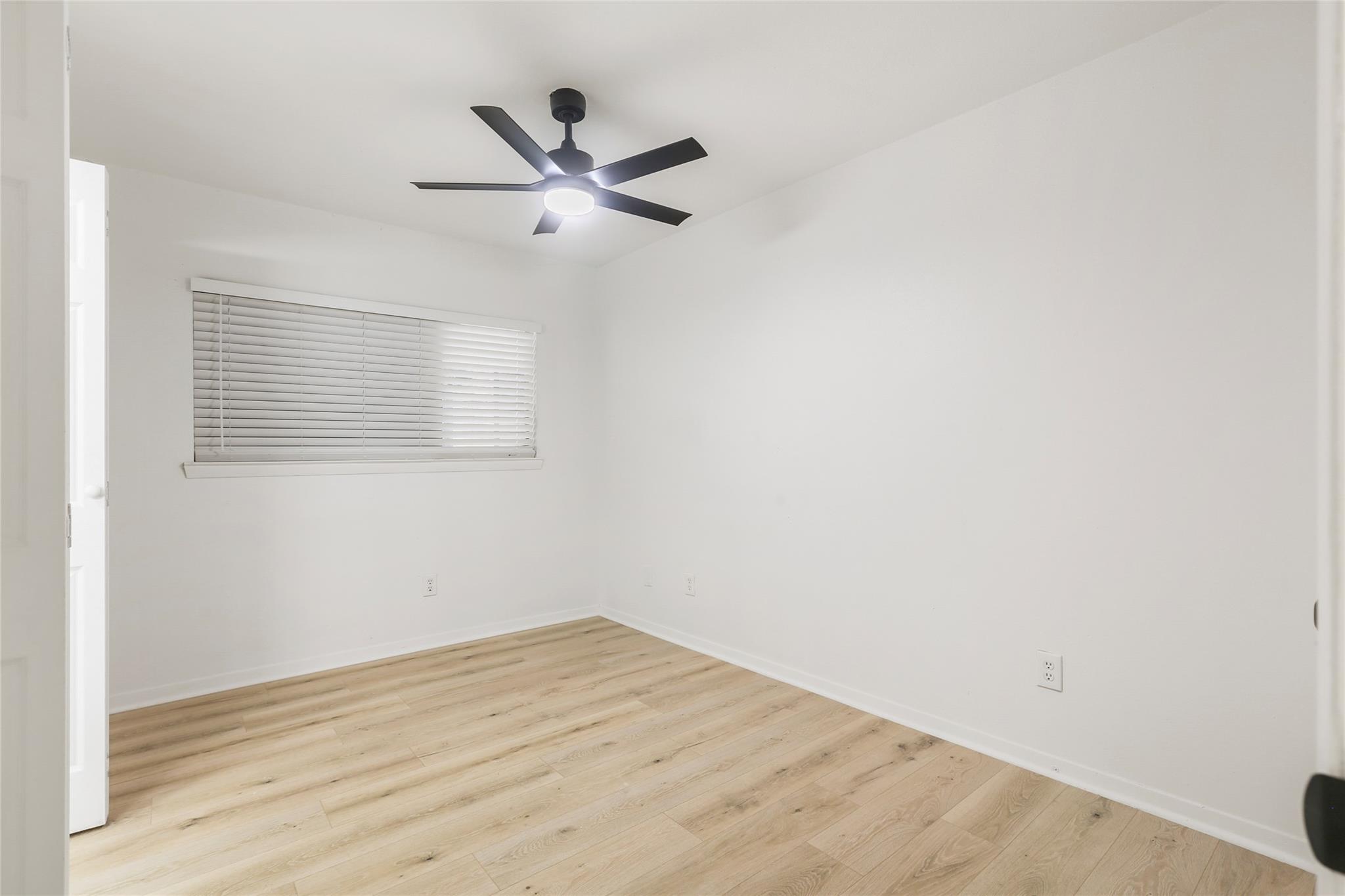 923 E 41st St #101 Property Photo 10