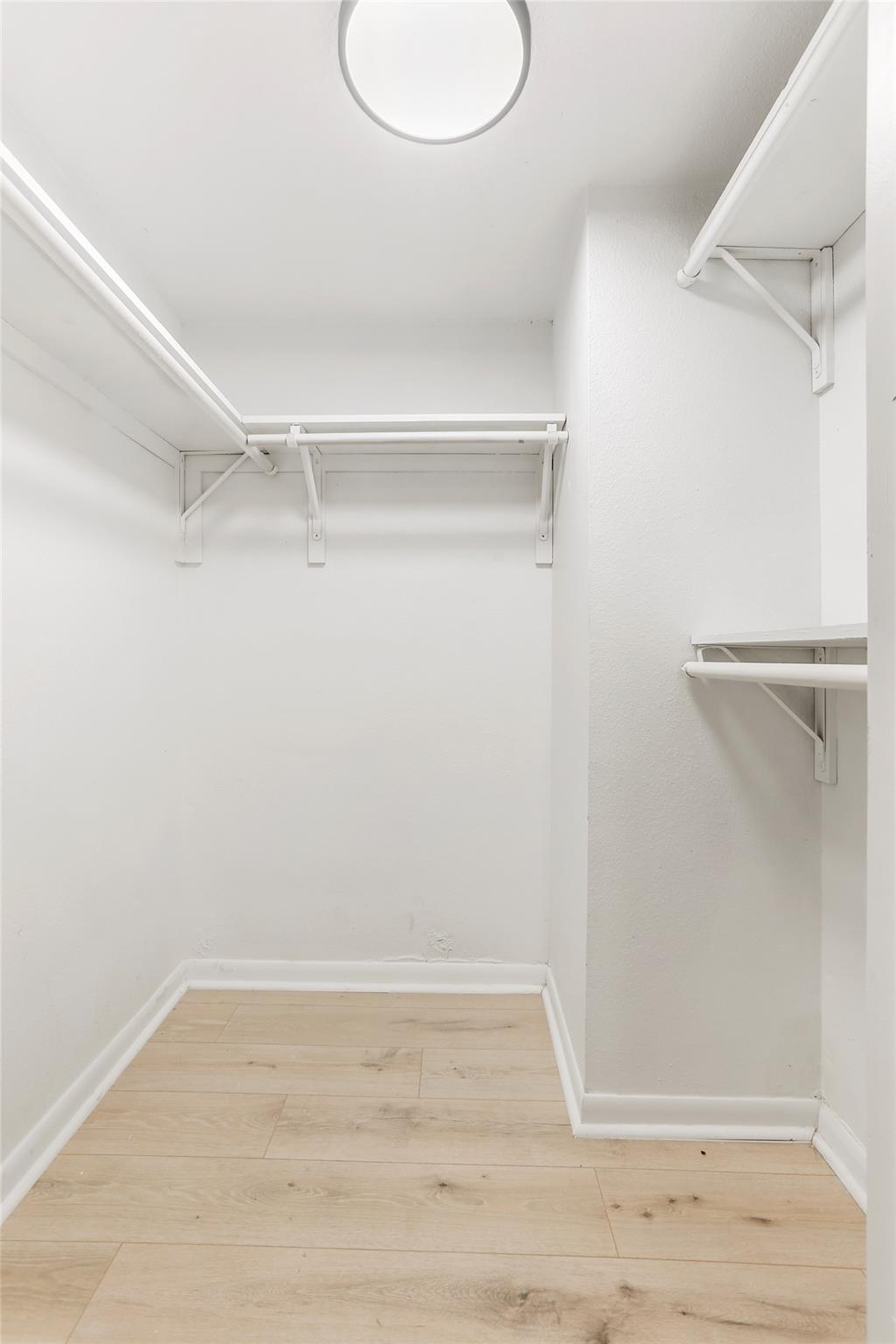 923 E 41st St #101 Property Photo 14