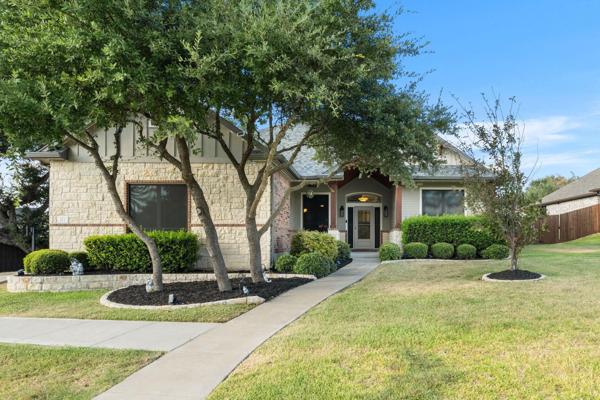 123 Archstone Loop Property Photo 3