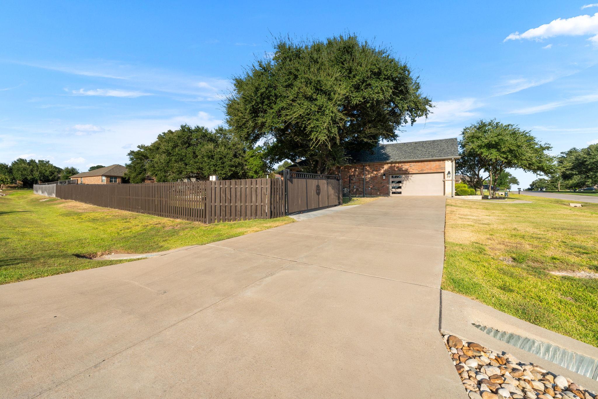 123 Archstone Loop Property Photo 4