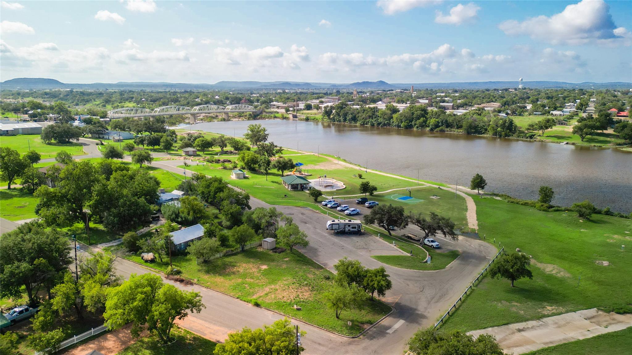 408 W Tarrant St Property Photo 2