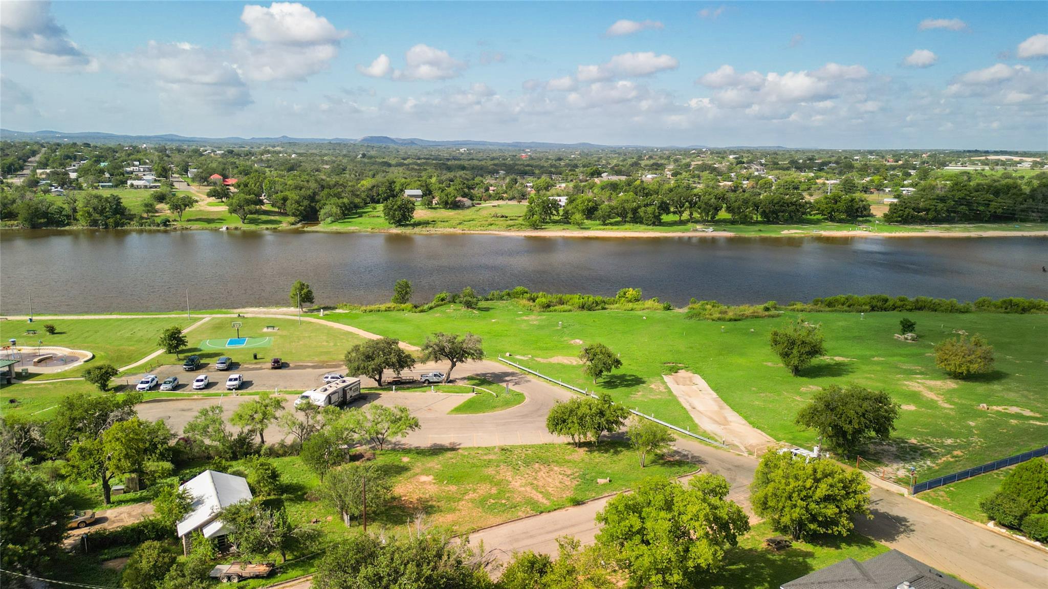 408 W Tarrant St Property Photo 4