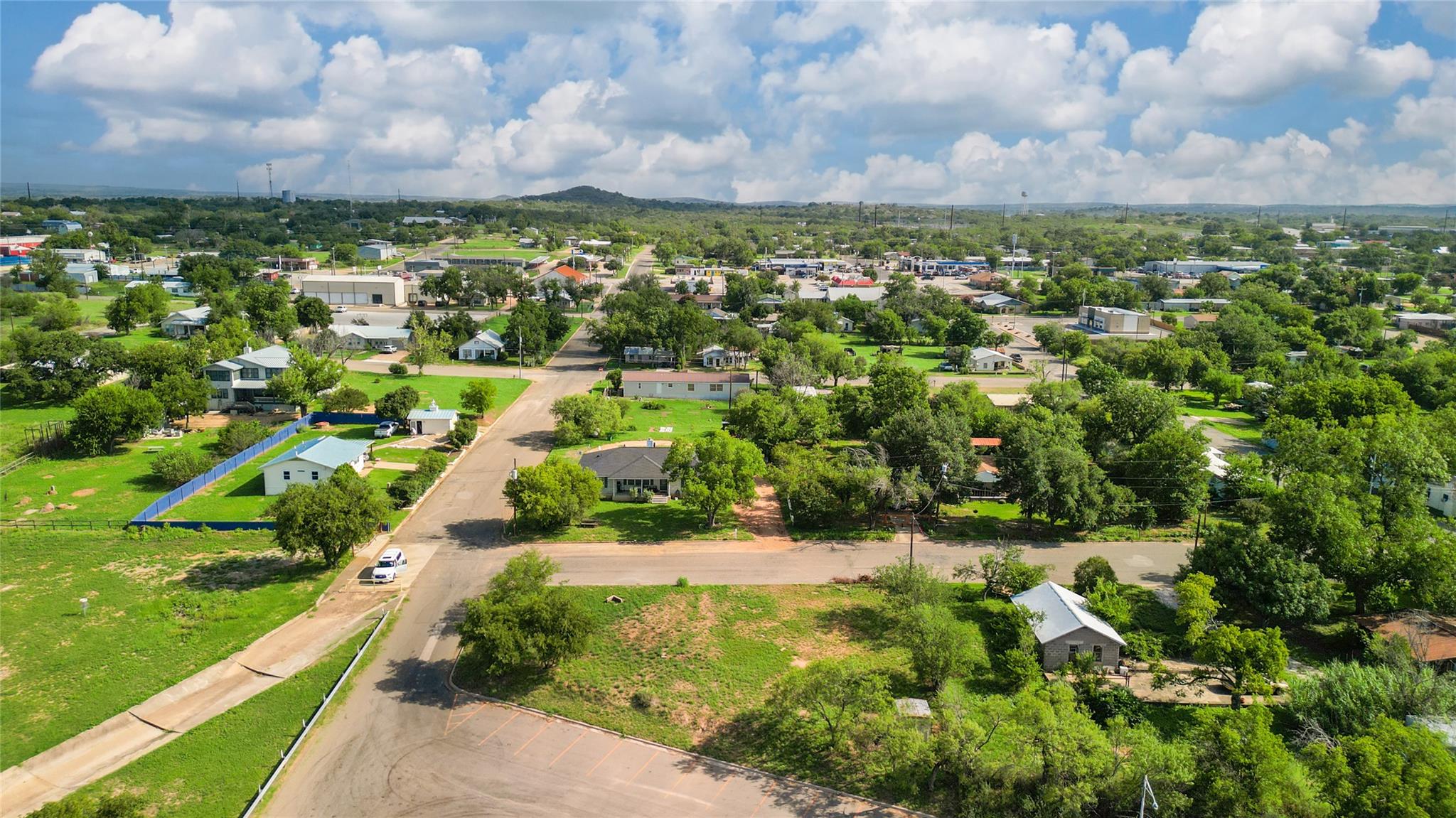 408 W Tarrant St Property Photo 7