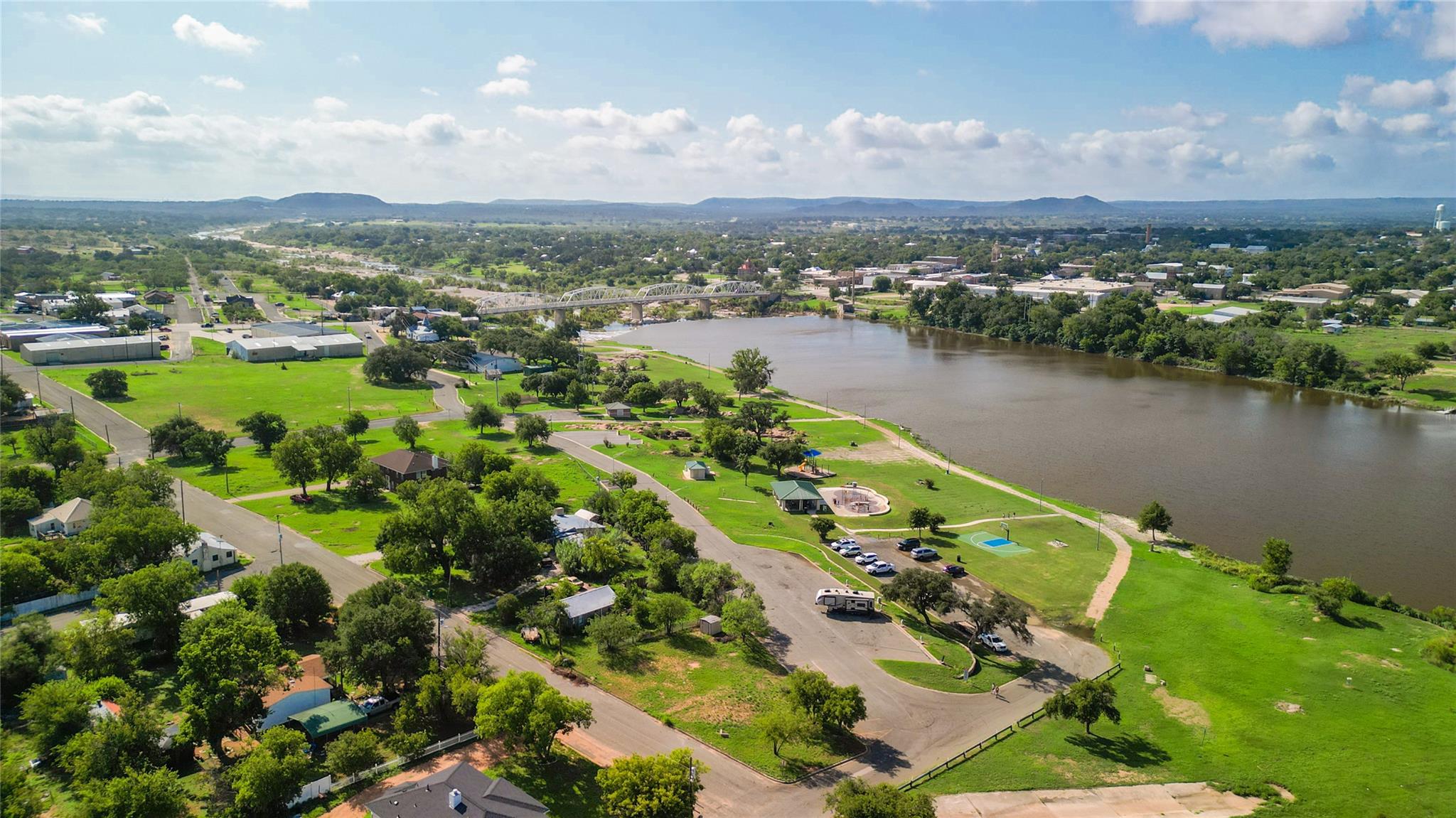 408 W Tarrant St Property Photo 10