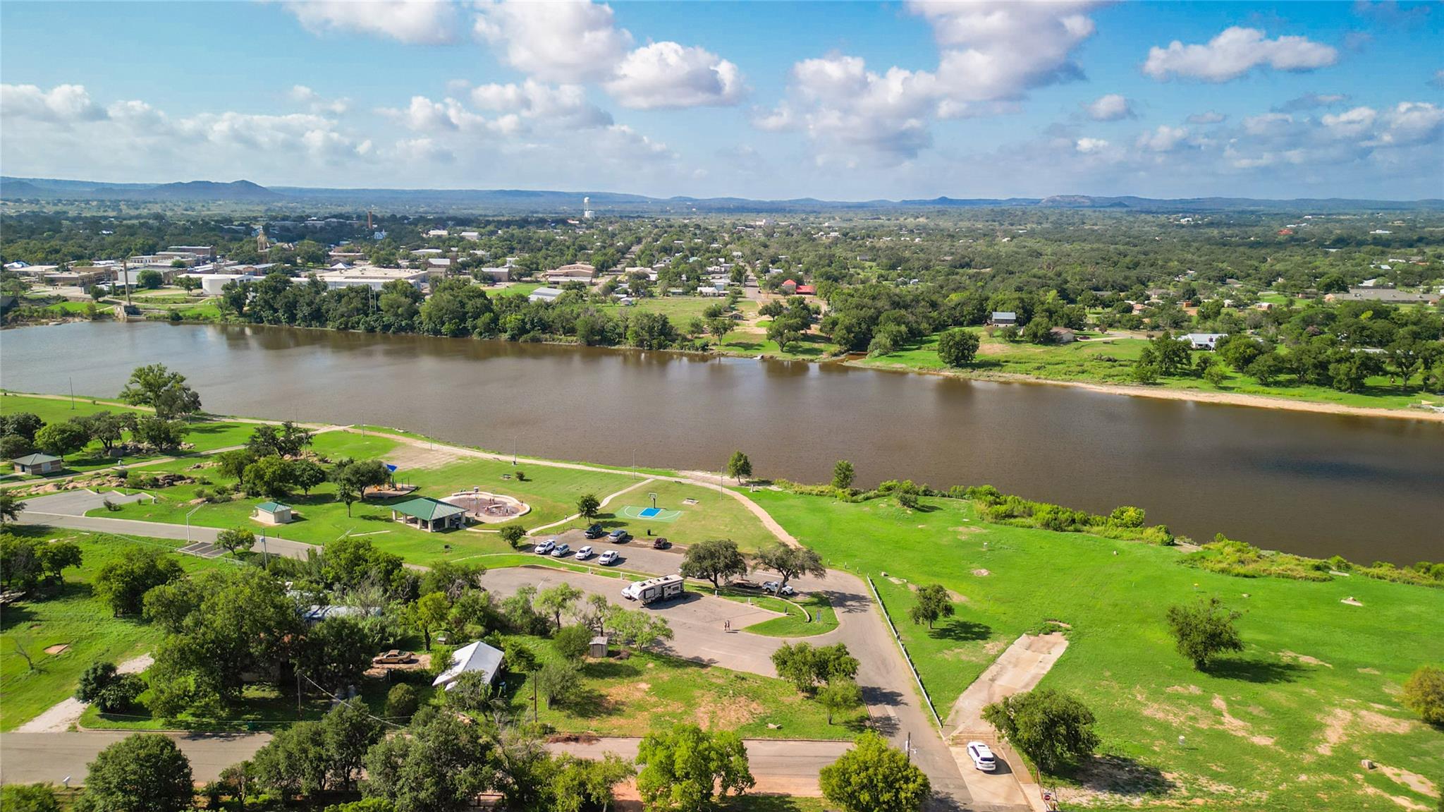 408 W Tarrant St Property Photo 11