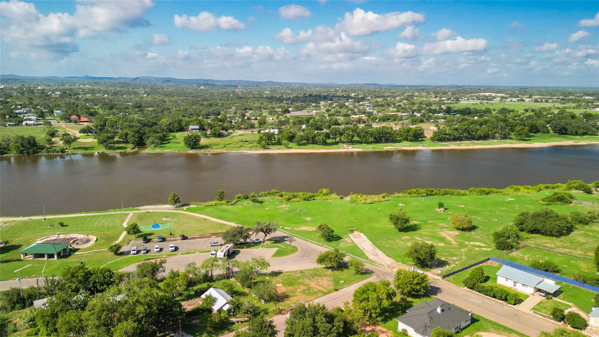 408 W Tarrant St Property Photo 12