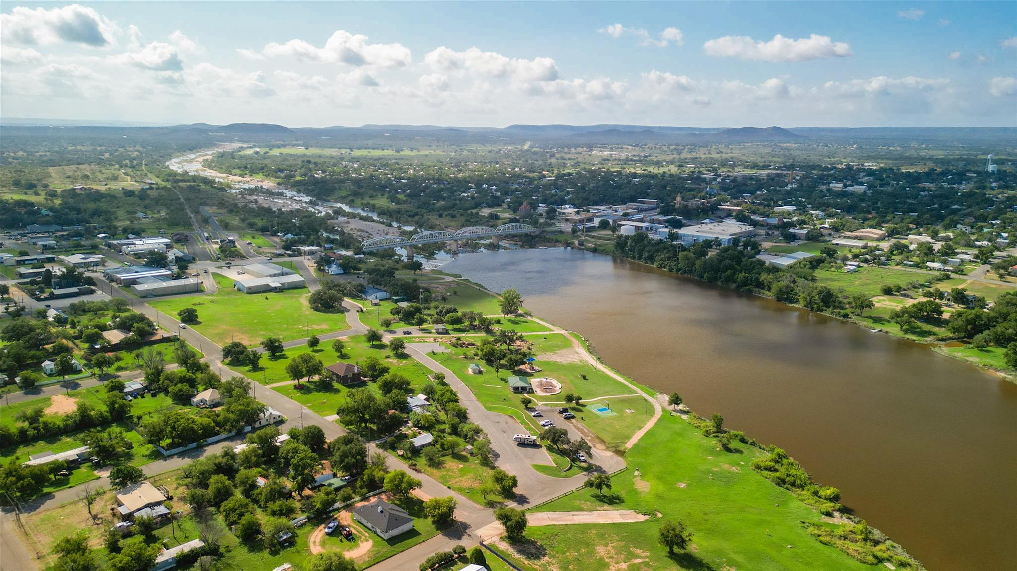 408 W Tarrant St Property Photo 26