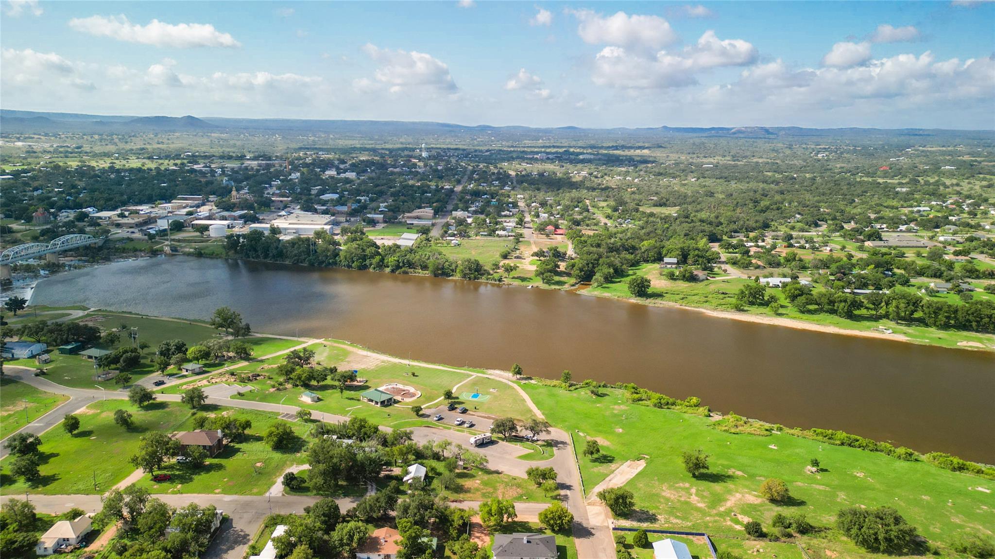 408 W Tarrant St Property Photo 27