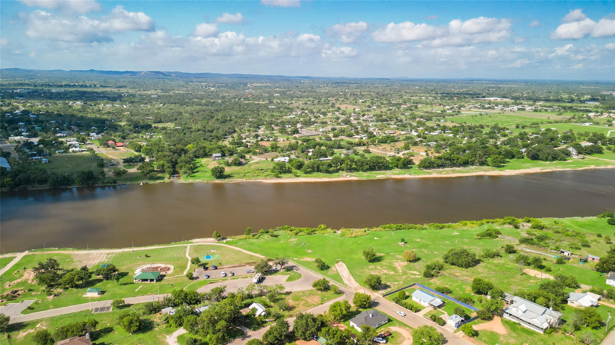 408 W Tarrant St Property Photo 28