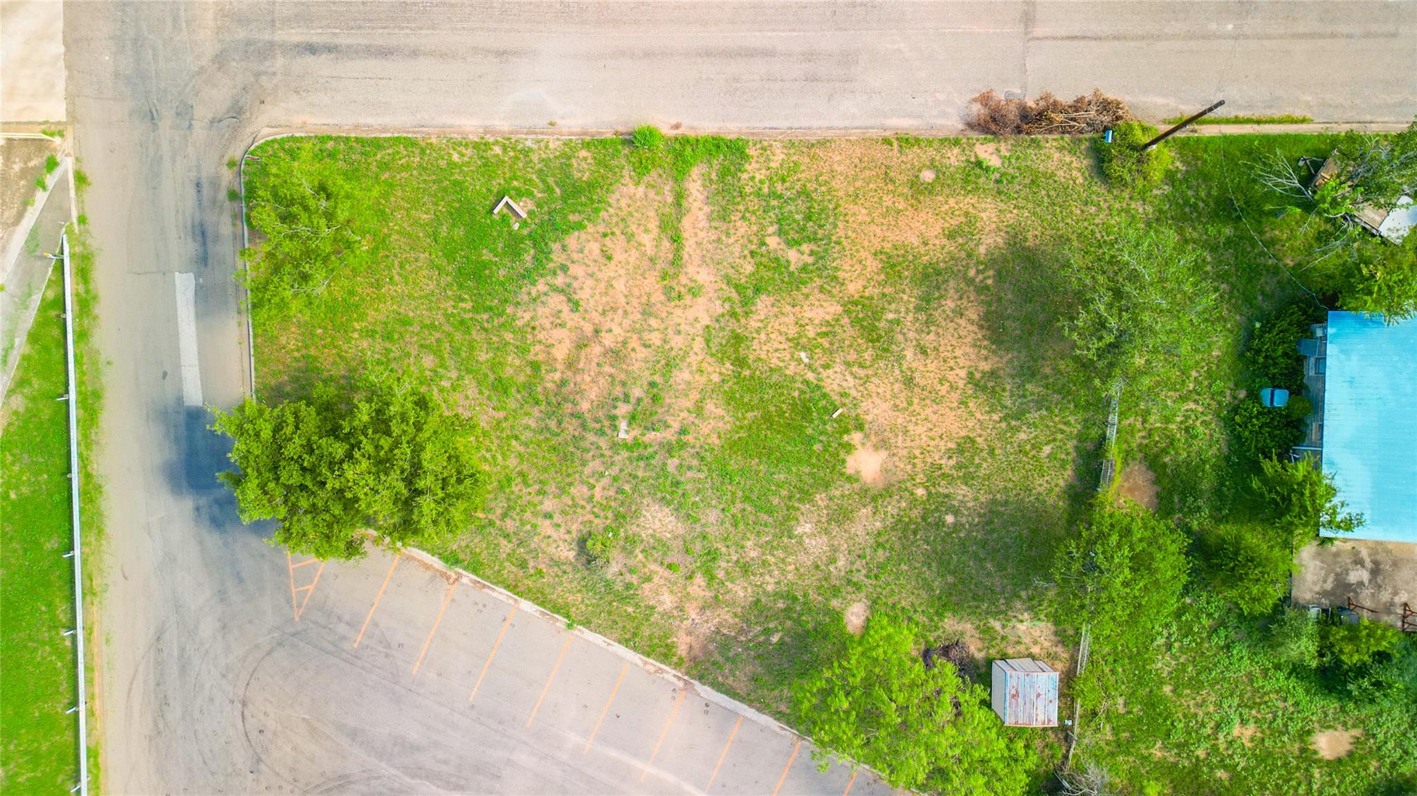 408 W Tarrant St Property Photo 29