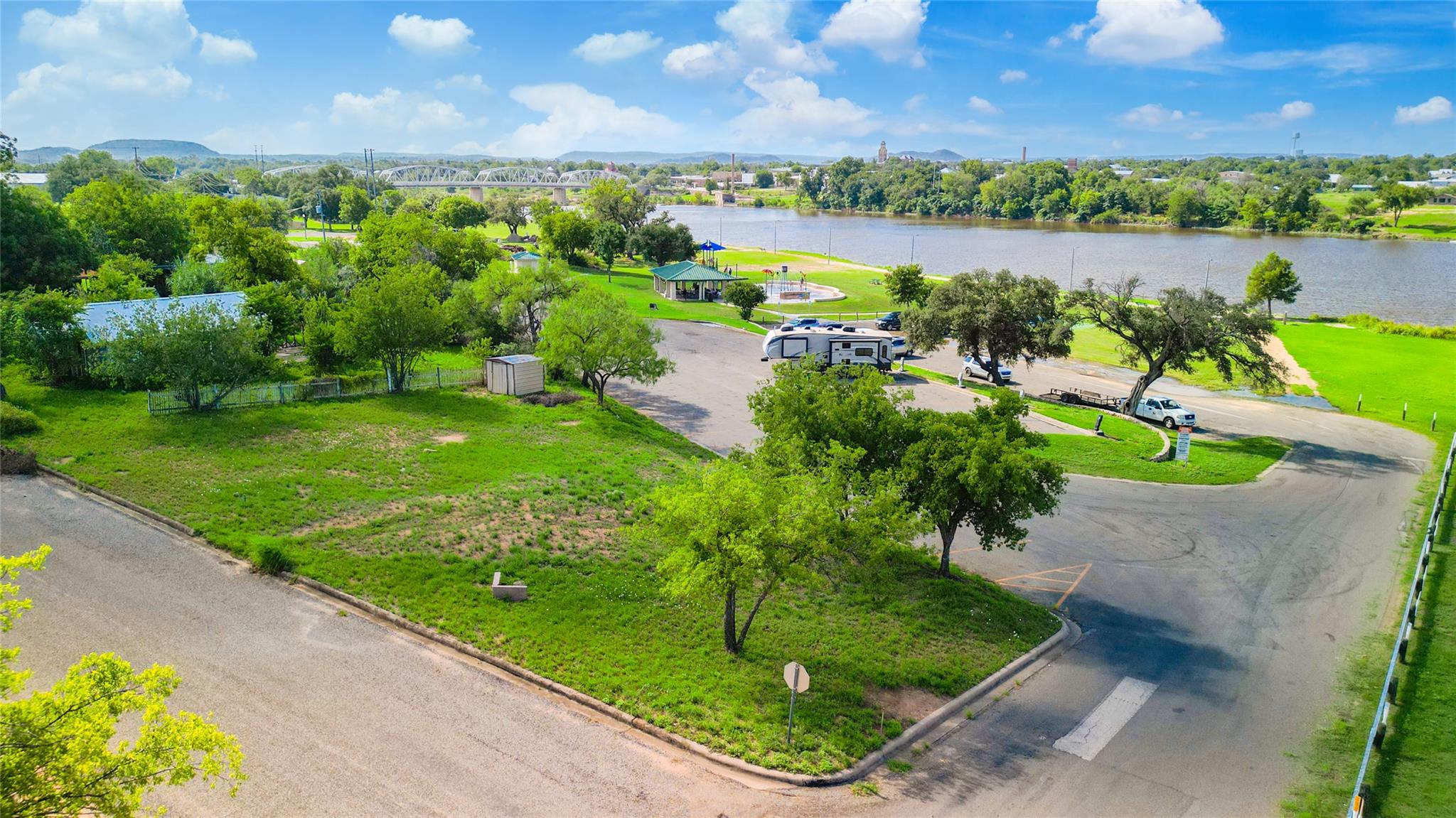 408 W Tarrant St Property Photo 31