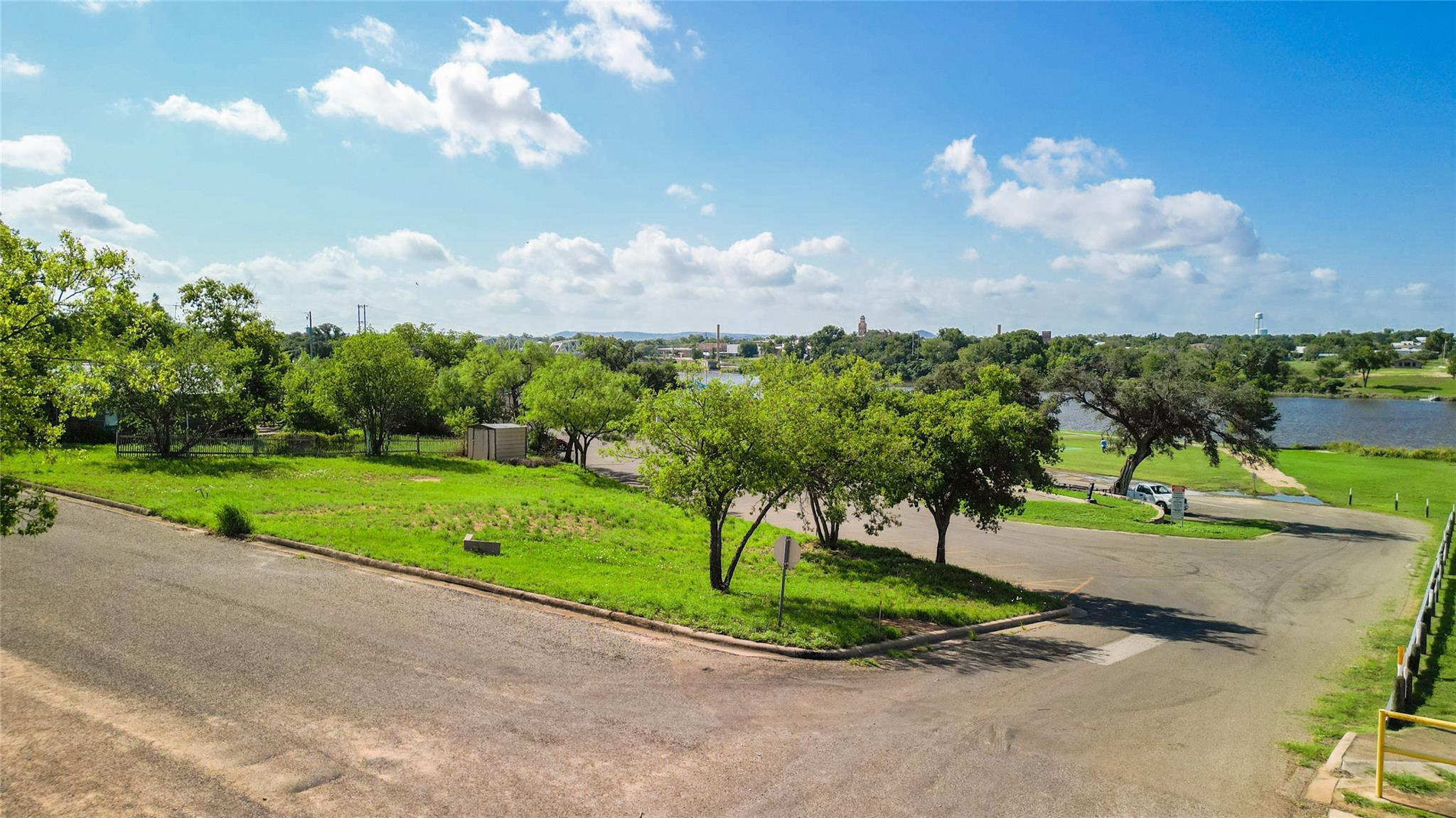 408 W Tarrant St Property Photo 32