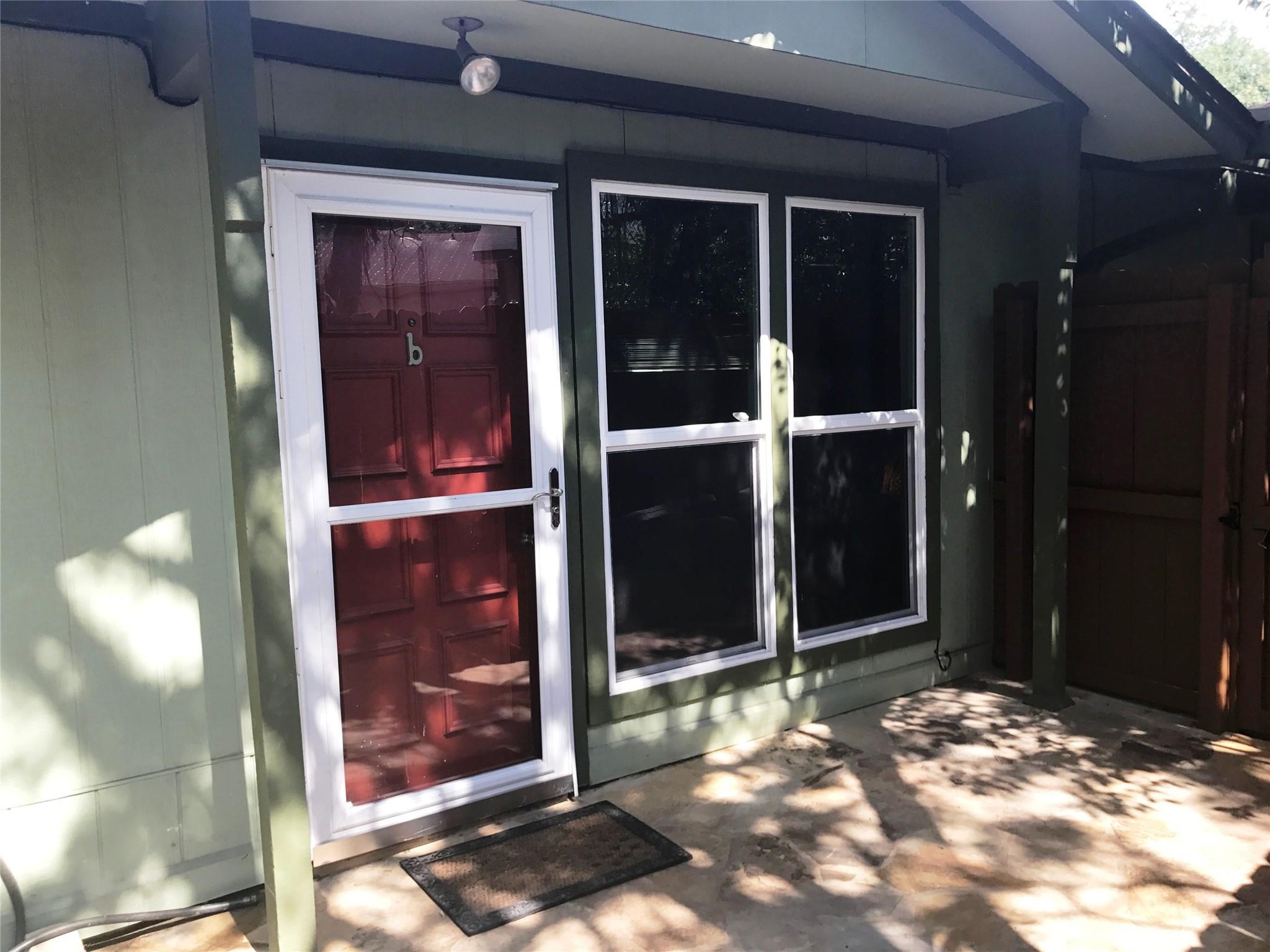 816 Ramble Ln #b Property Photo 1