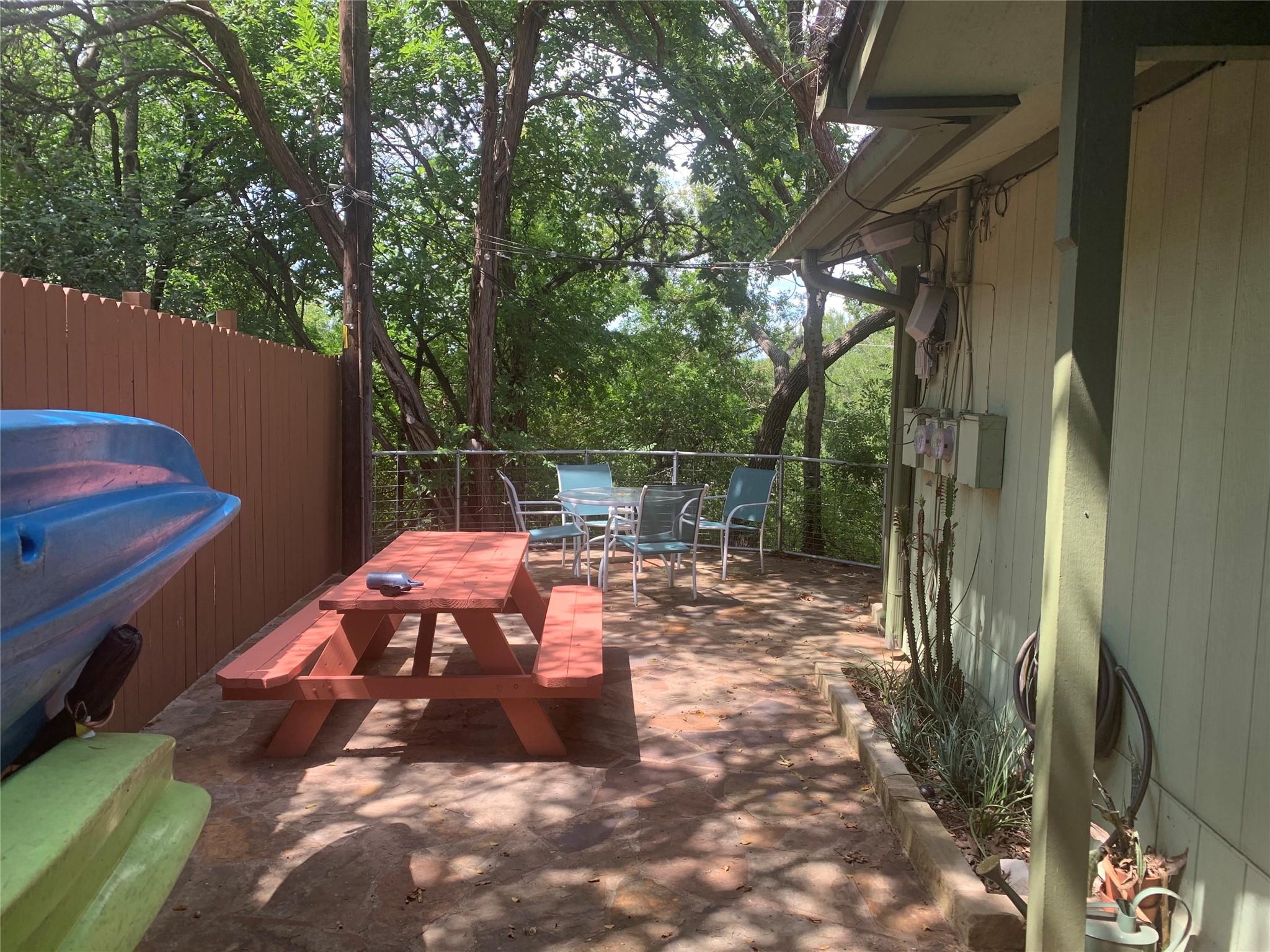 816 Ramble Ln #b Property Photo 4