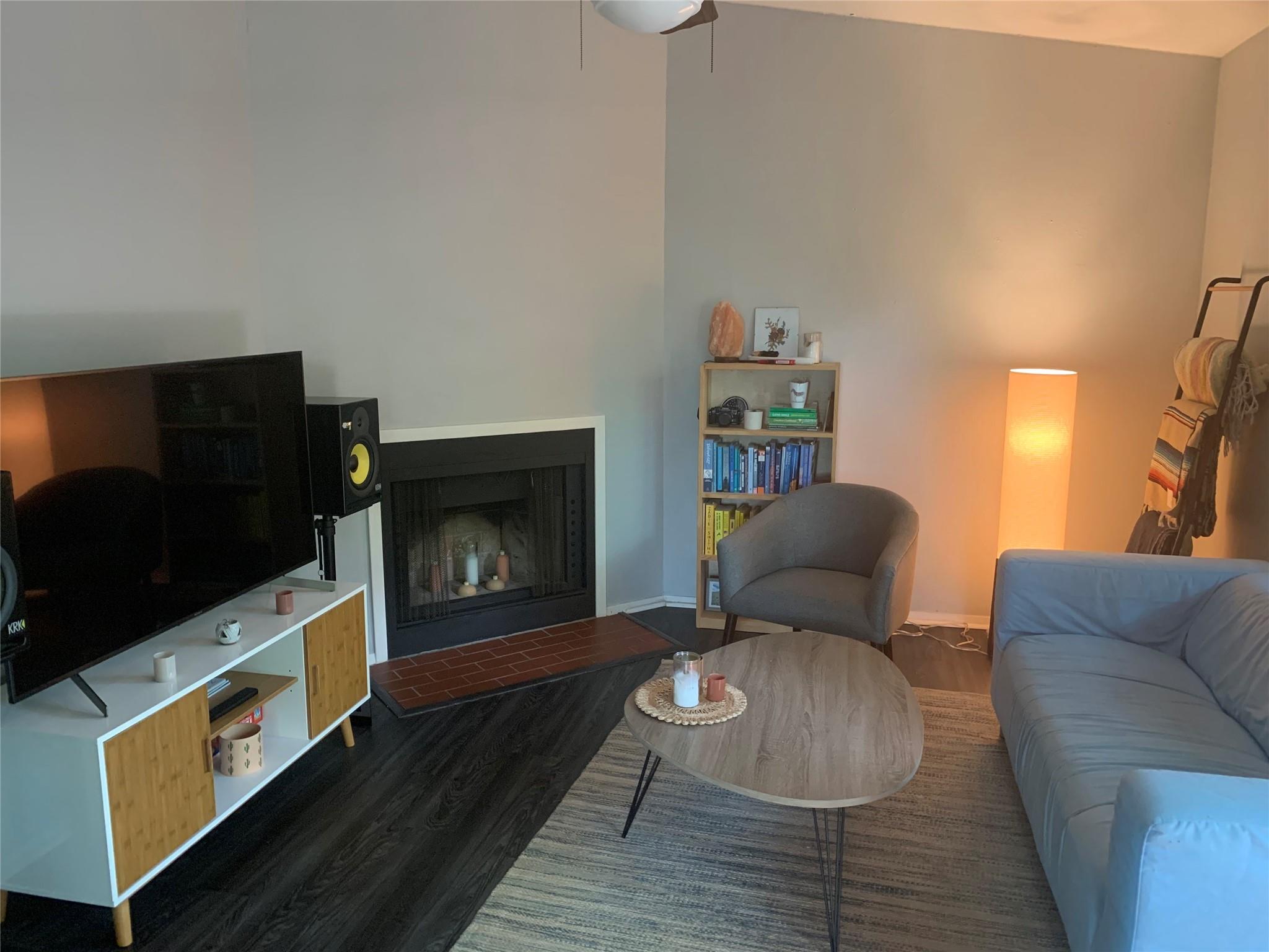 816 Ramble Ln #b Property Photo 5