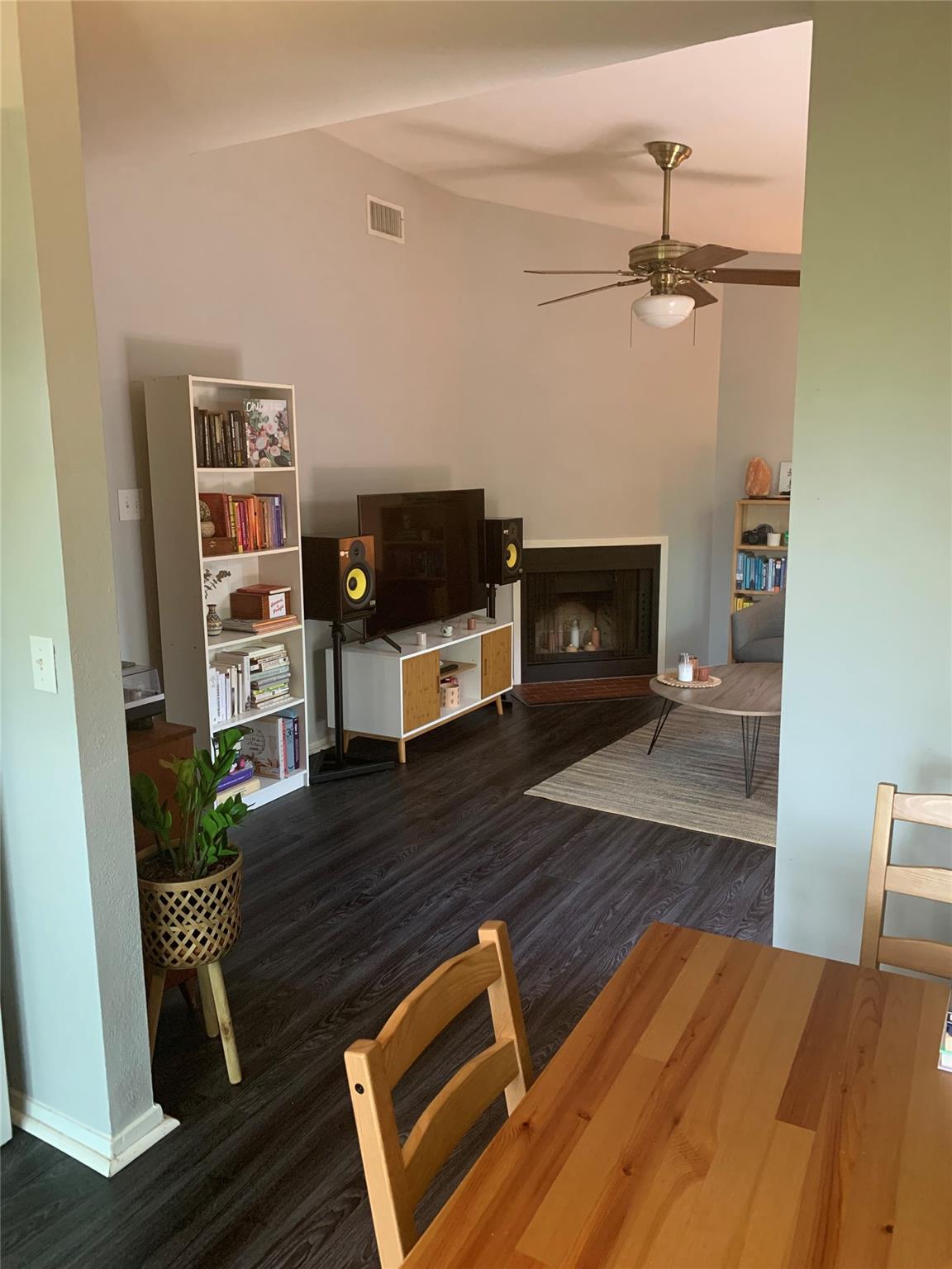 816 Ramble Ln #b Property Photo 11
