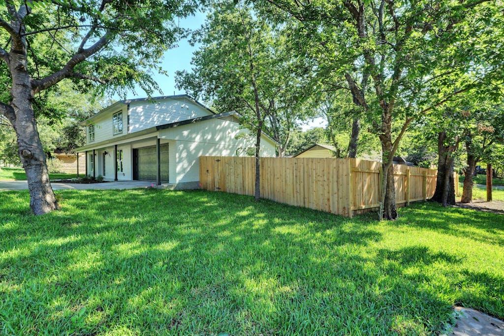 2704 Loyola Ln Property Photo 1