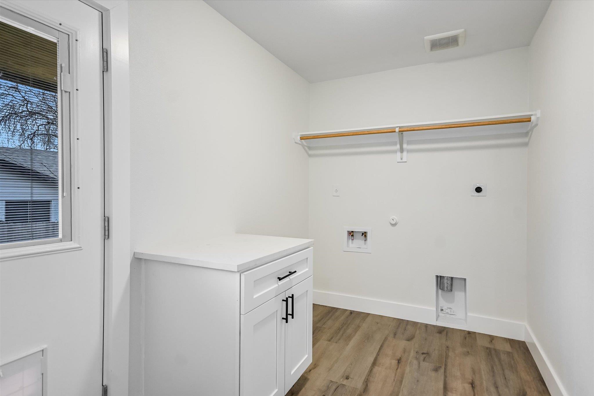 2704 Loyola Ln Property Photo 13