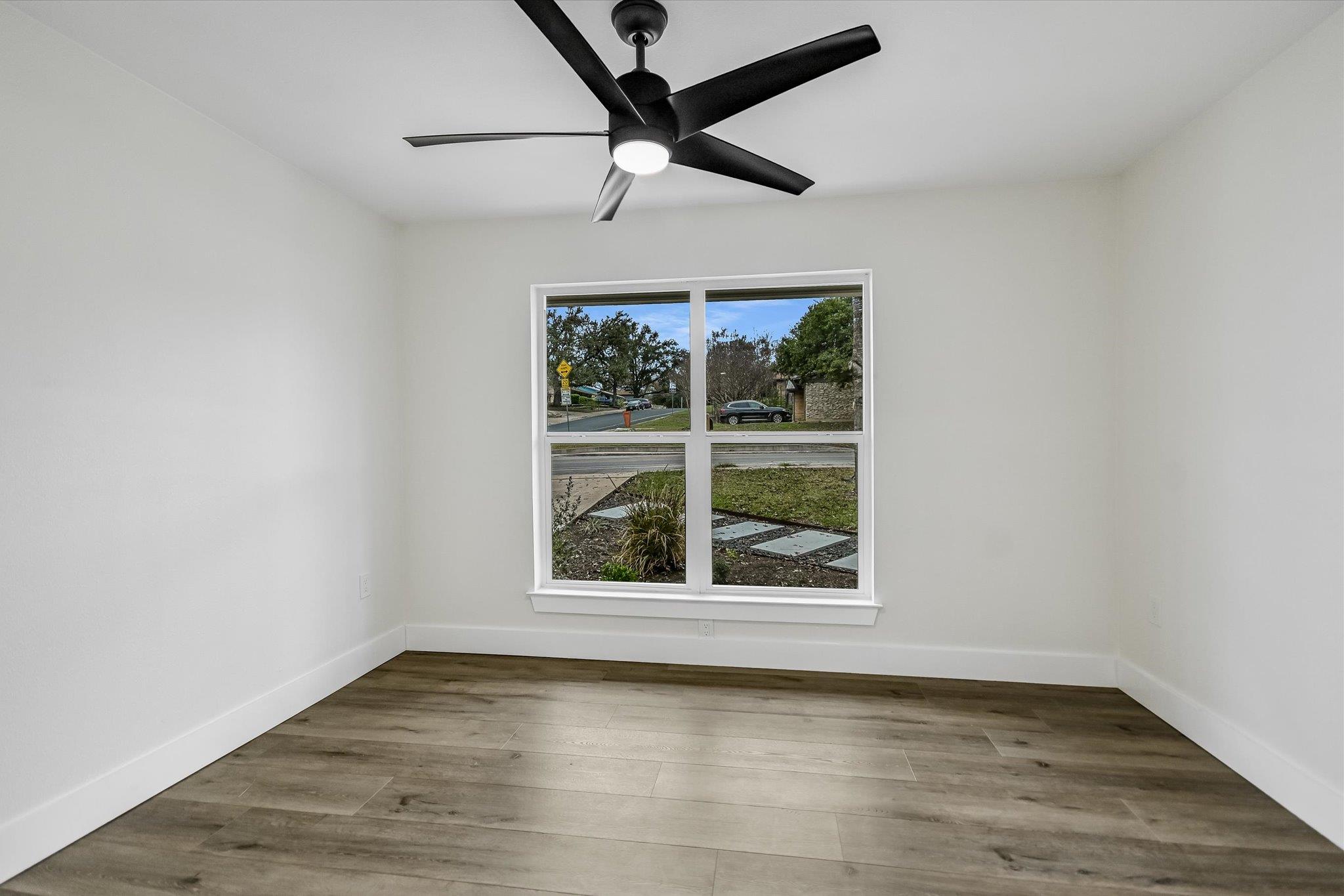 2704 Loyola Ln Property Photo 14
