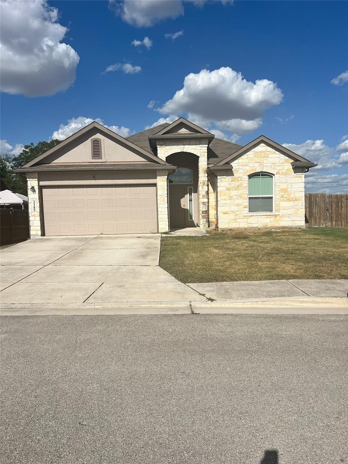 2185 Keystone Dr Property Photo 1