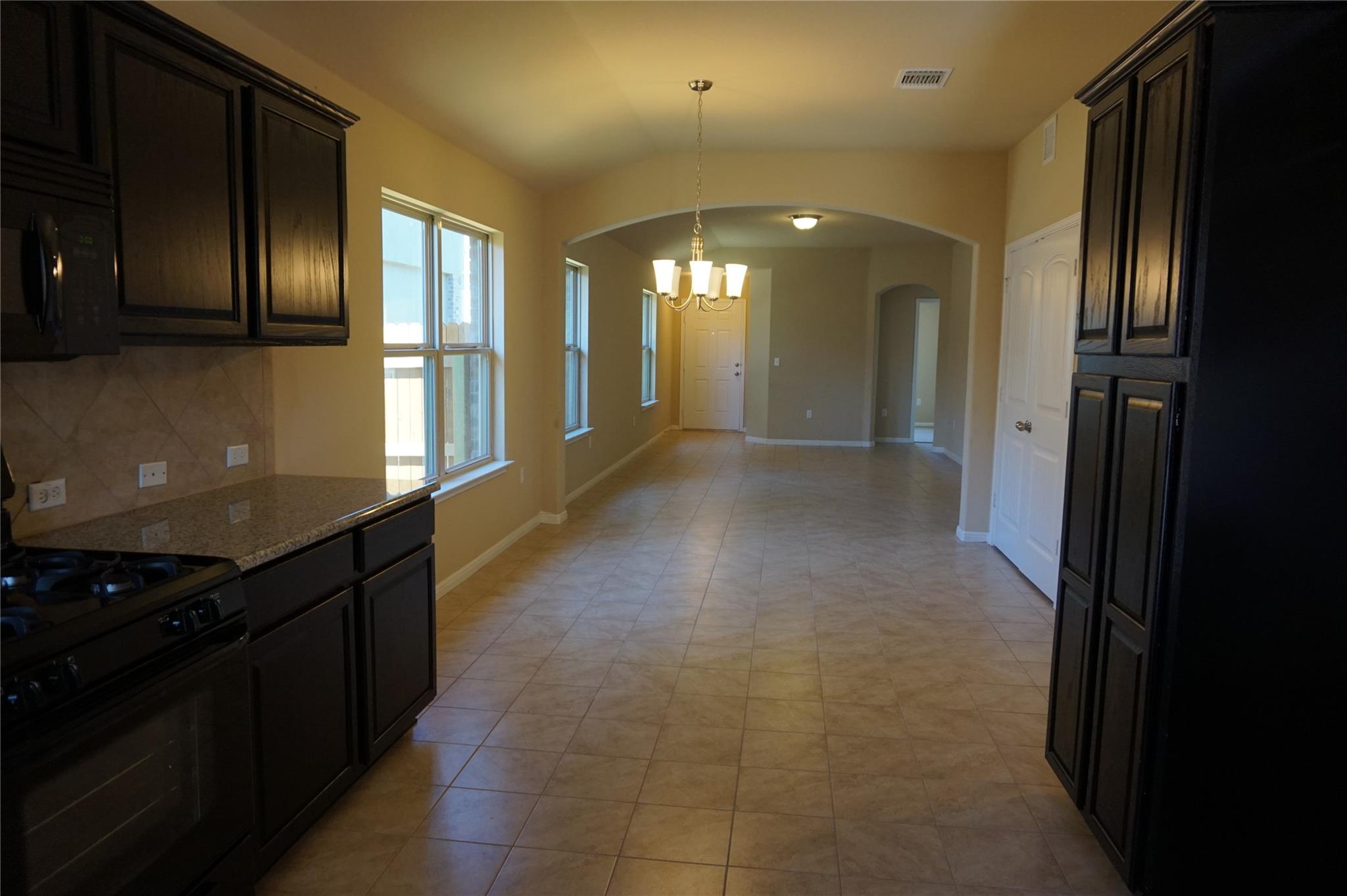 1033 Britt Ln Property Photo 5
