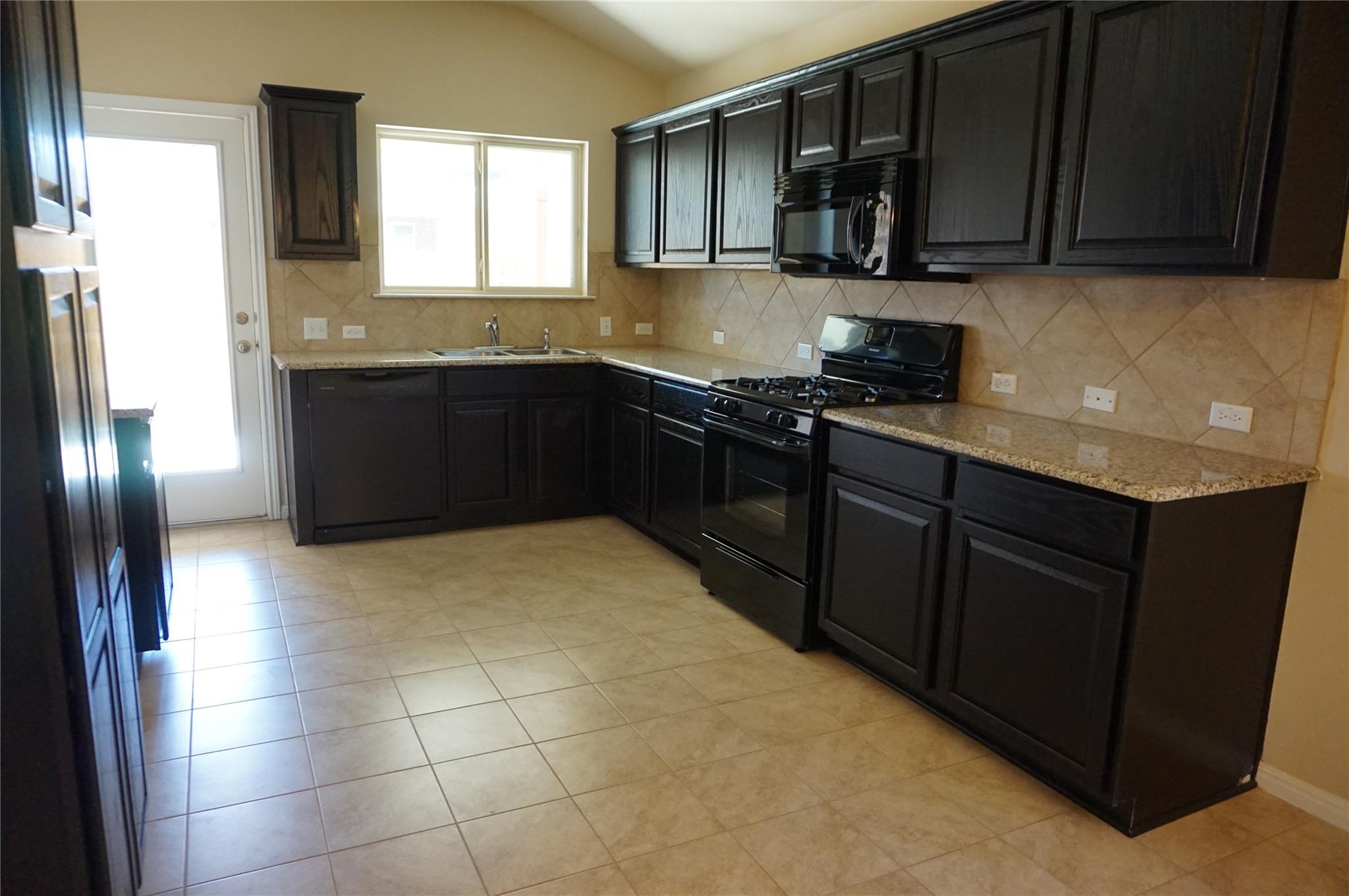 1033 Britt Ln Property Photo 11