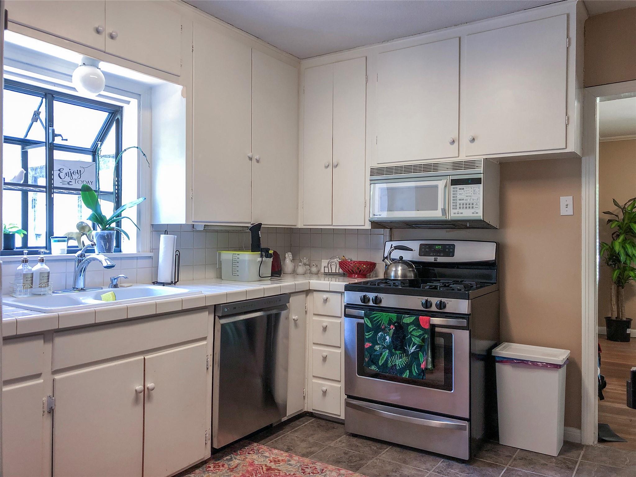 2420 Hartford Rd #a Property Photo 7