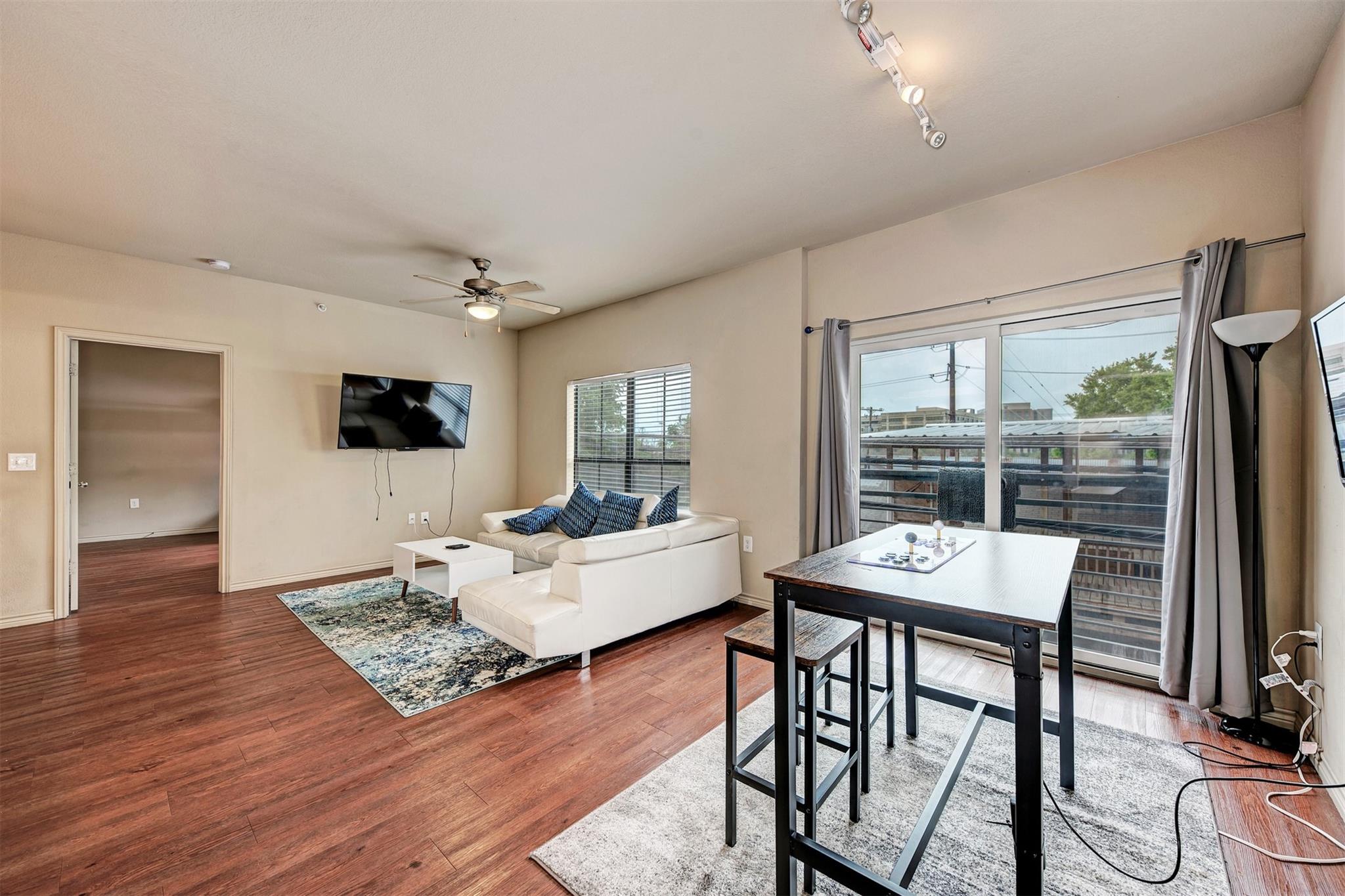 5117 N Lamar Blvd #201 Property Photo 1