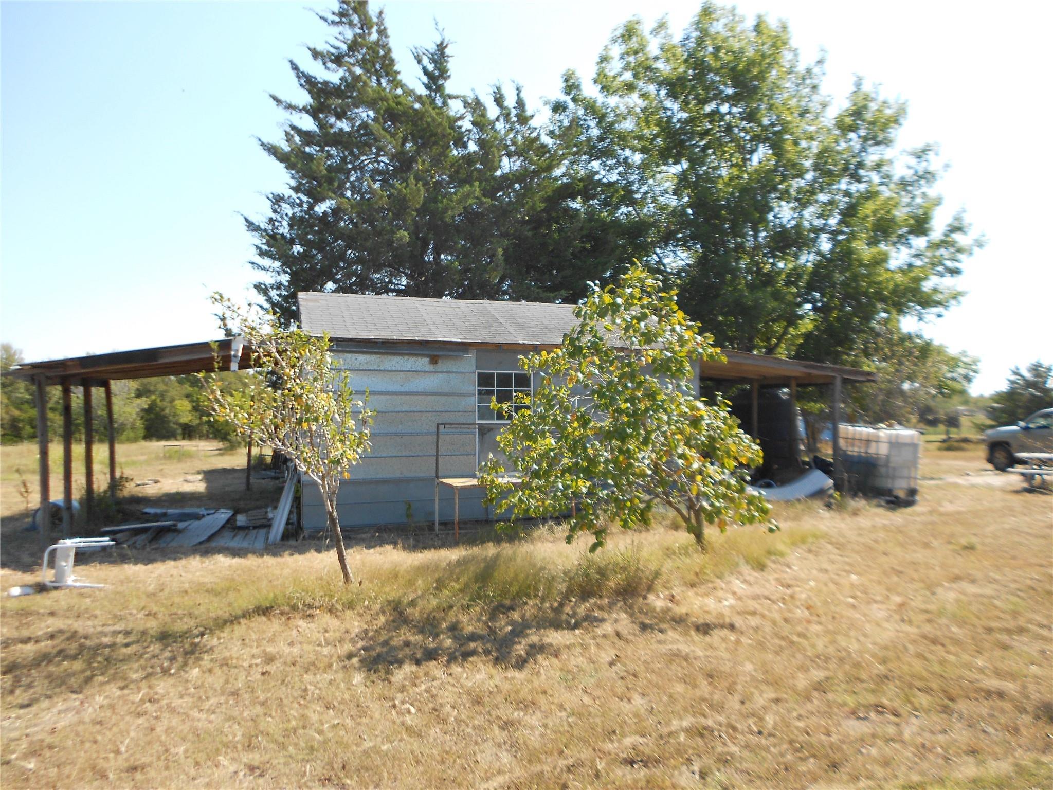 377 Crooked Rd Property Photo 5