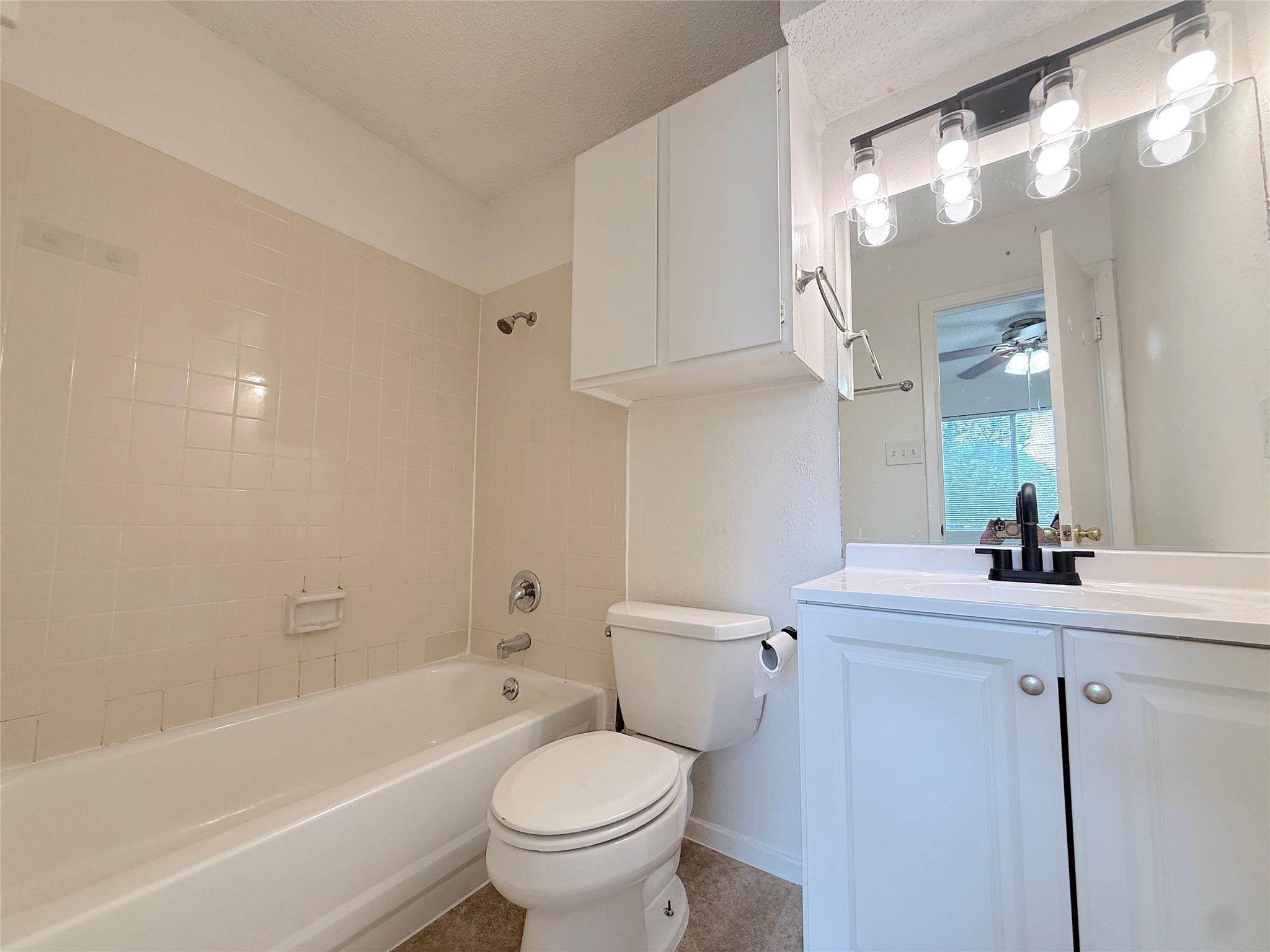 9900 Hundred Oaks Cir #a Property Photo 14