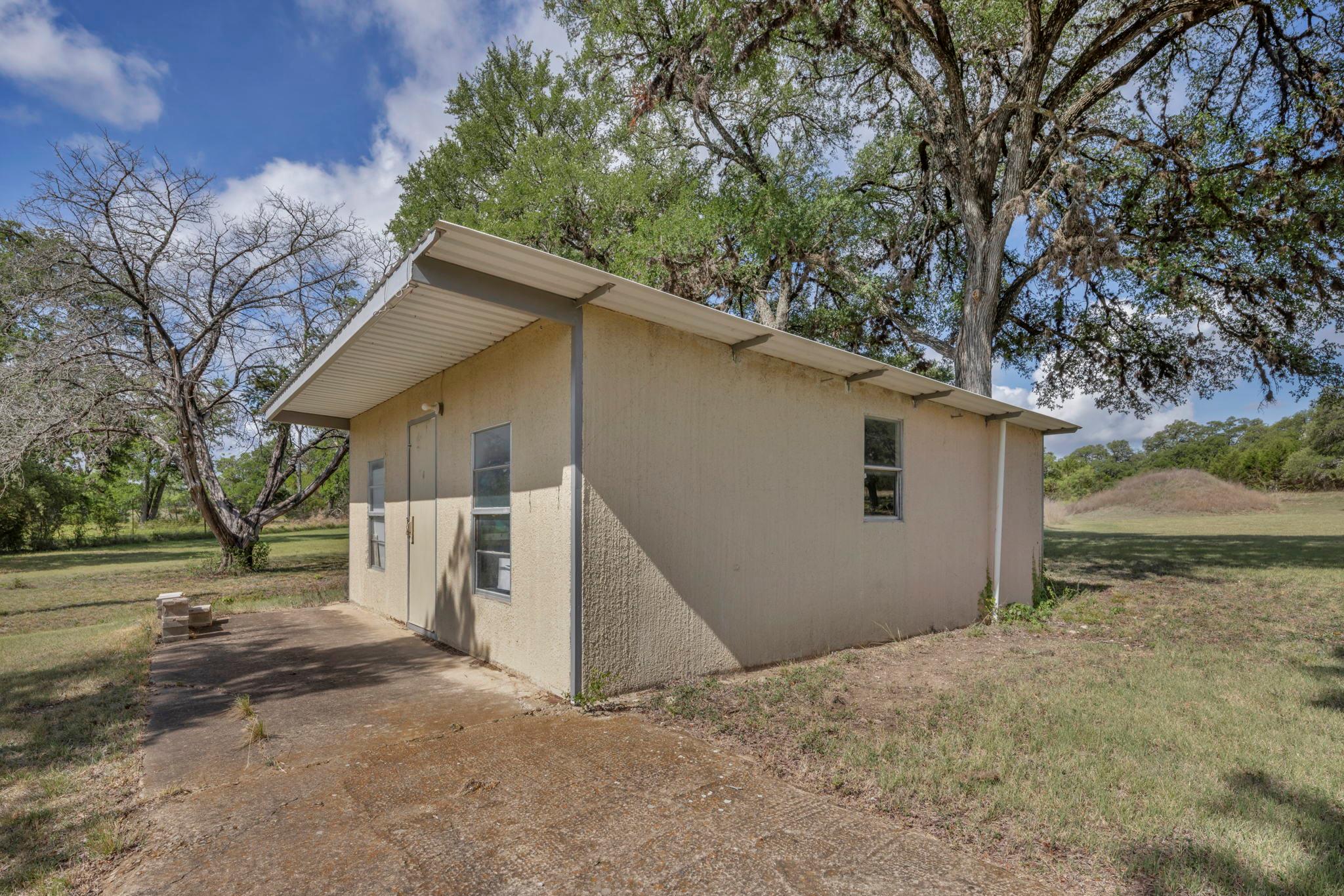 1912 S Us Highway 281 Hwy Property Photo 6